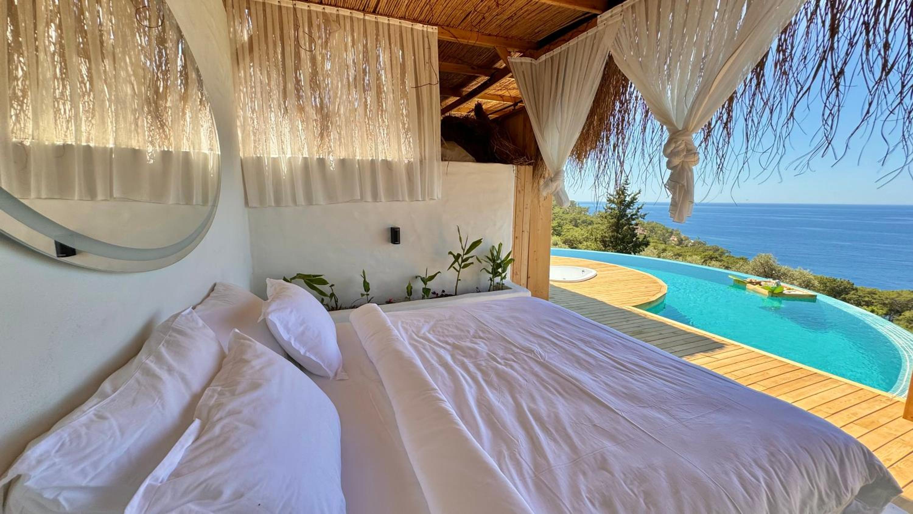 Deluxe Bungalow with Sea View - Photo 12