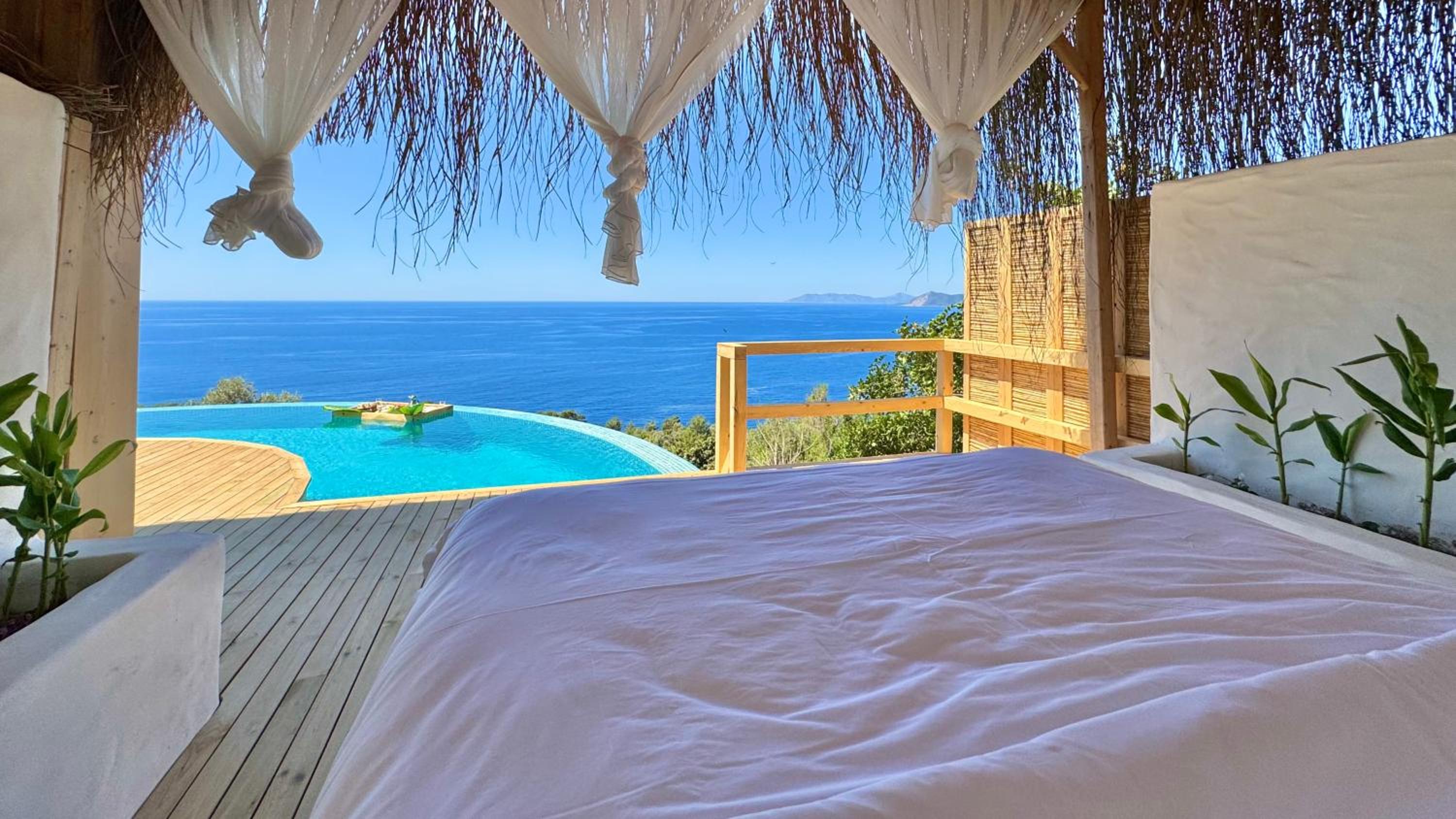 Deluxe Bungalow with Sea View - Photo 10