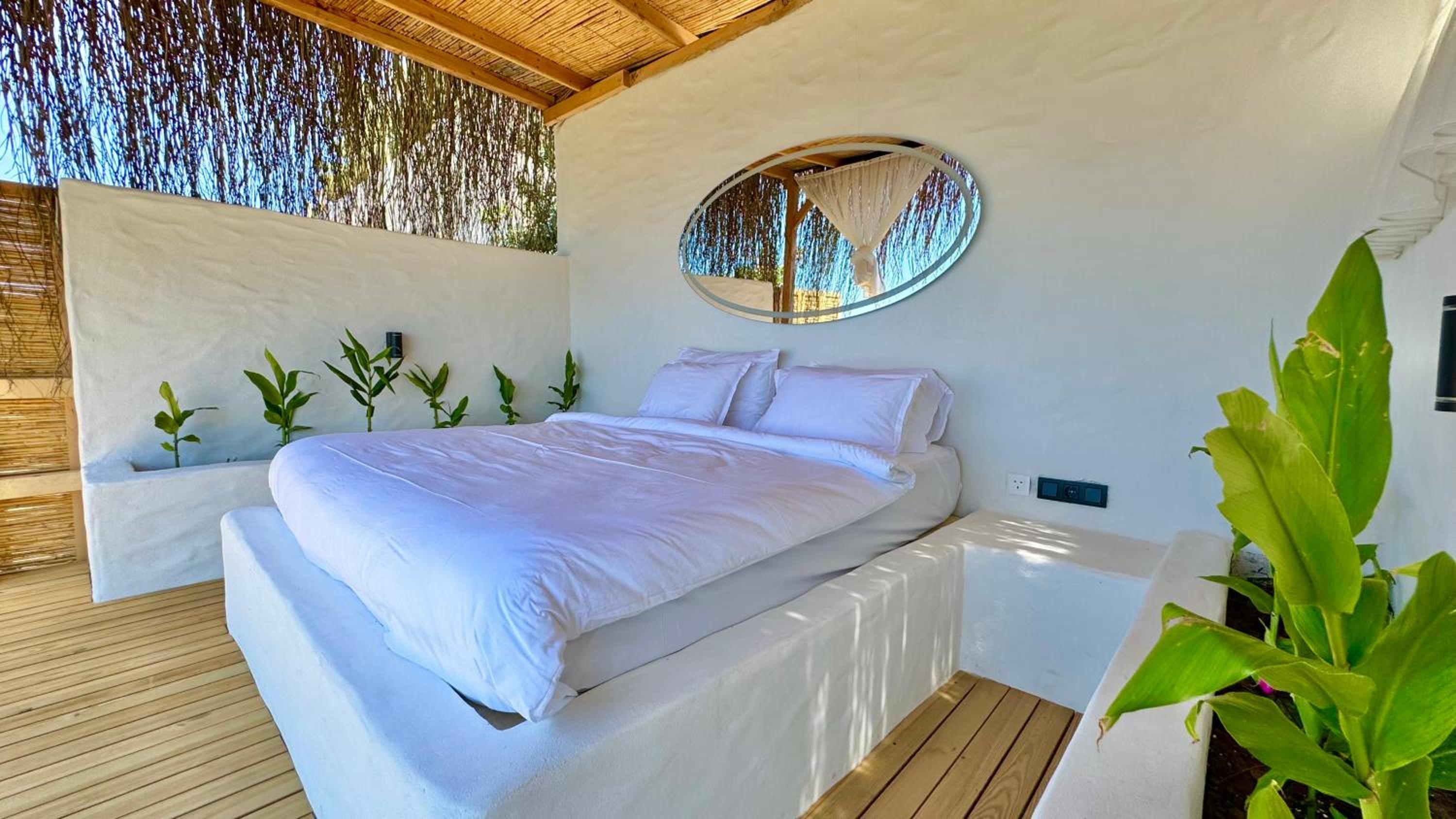 Deluxe Bungalow with Sea View - Photo 7