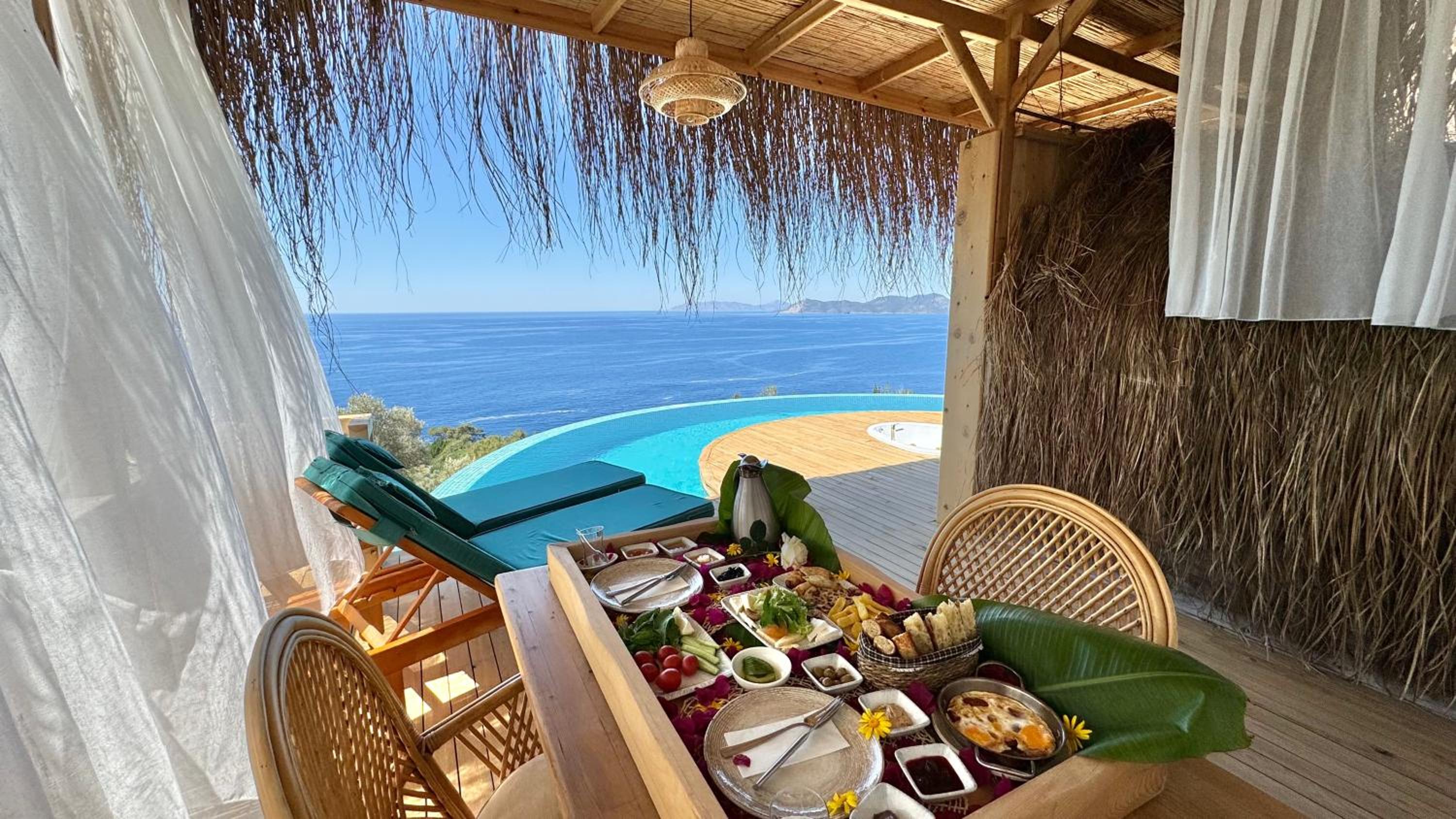 Deluxe Bungalow with Sea View - Photo 6