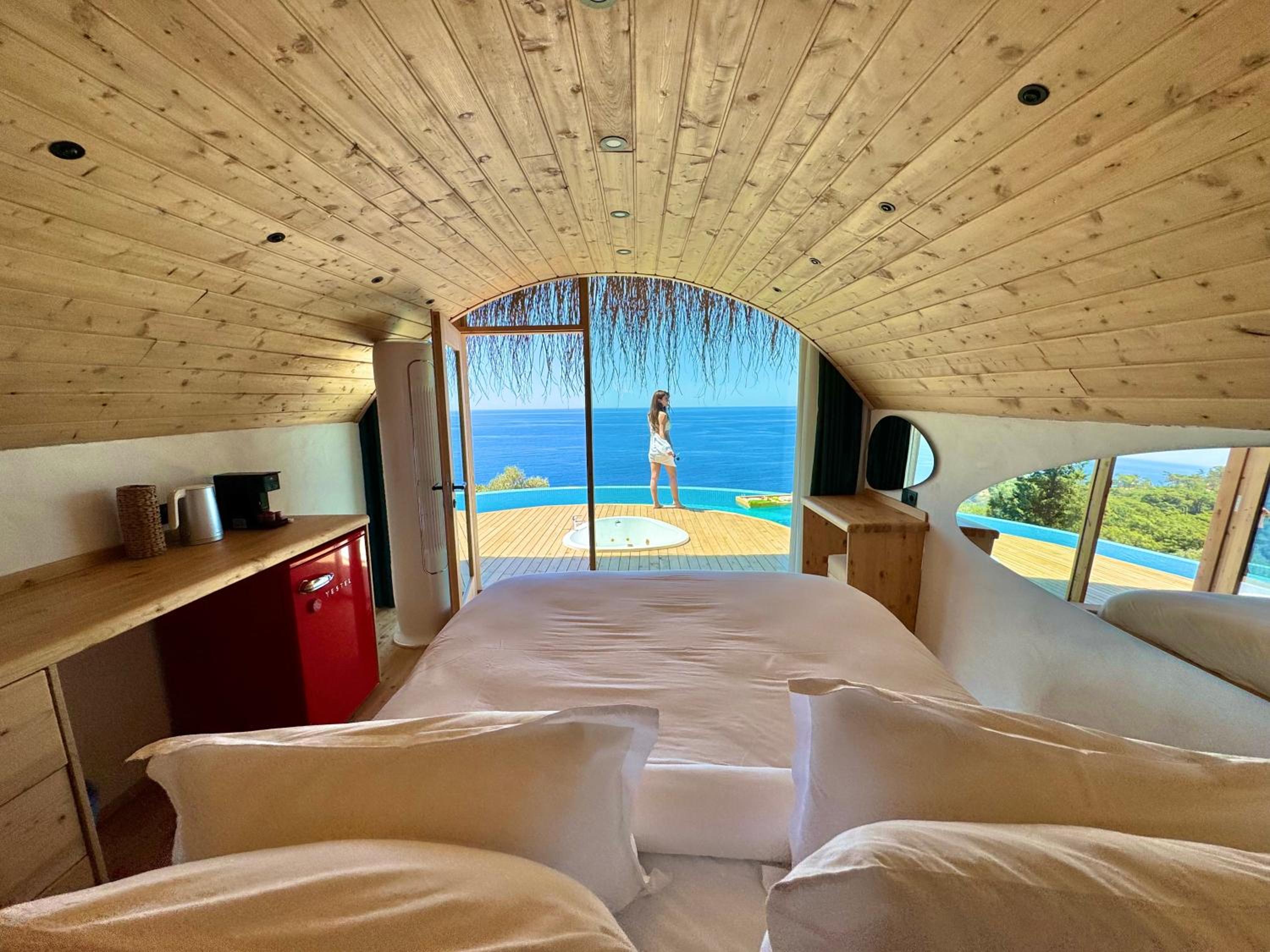 Deluxe Bungalow with Sea View - Photo 5