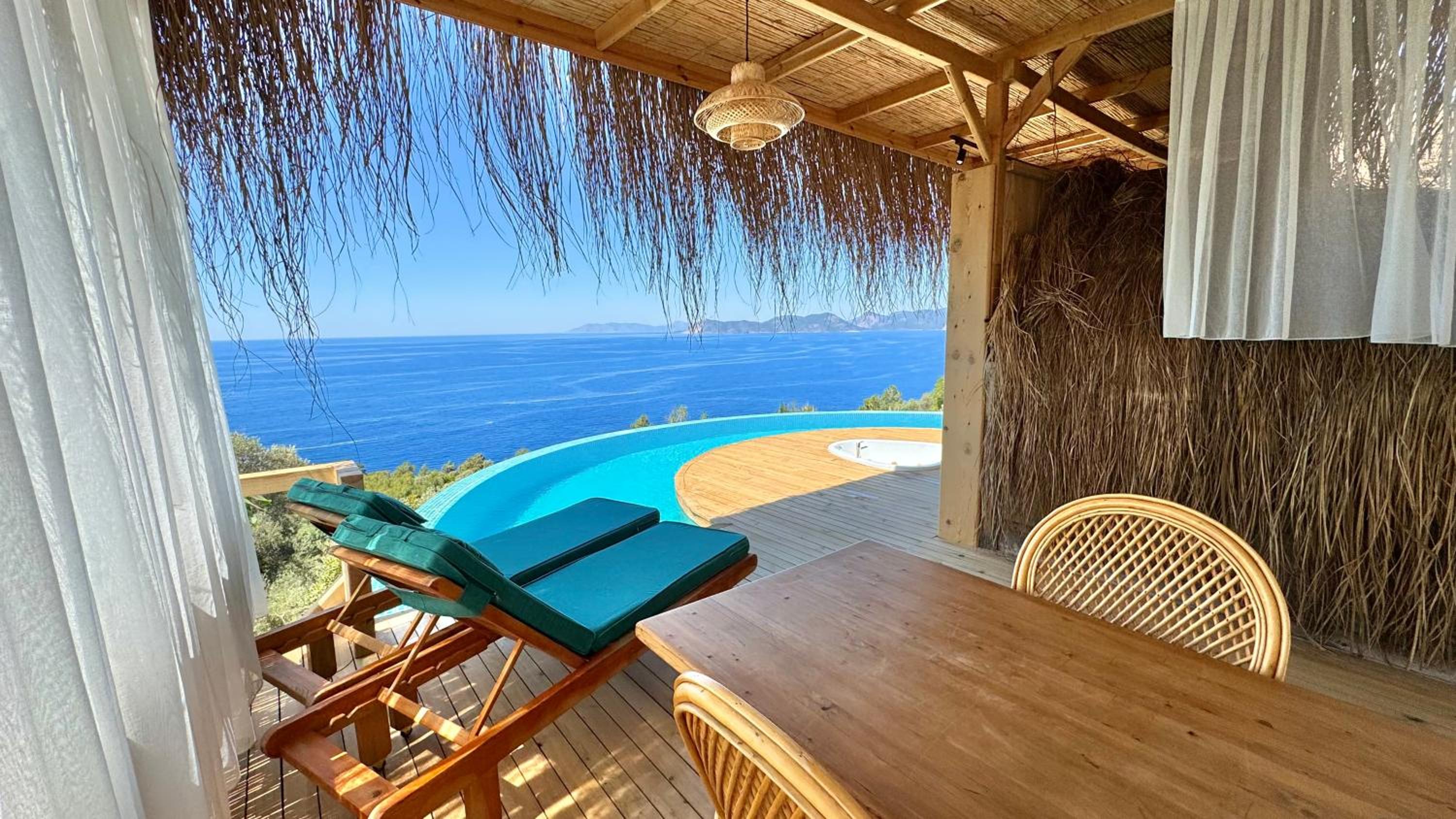 Deluxe Bungalow with Sea View - Photo 4