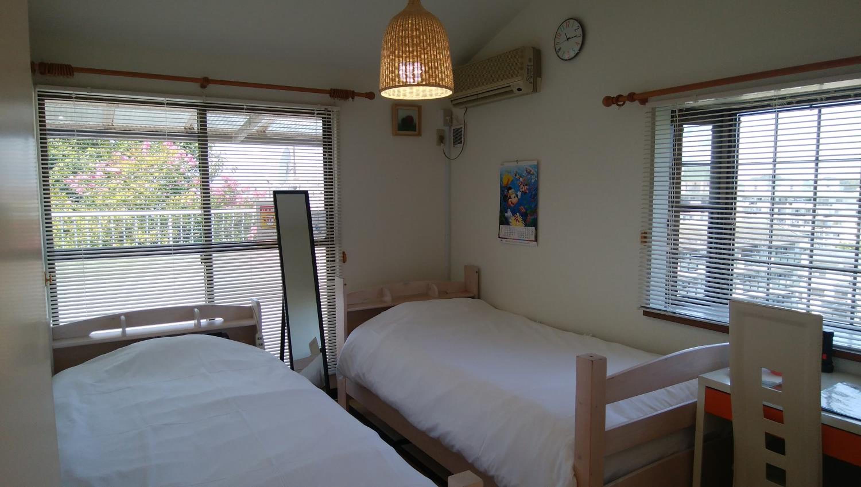 Economy Twin Room photo 2