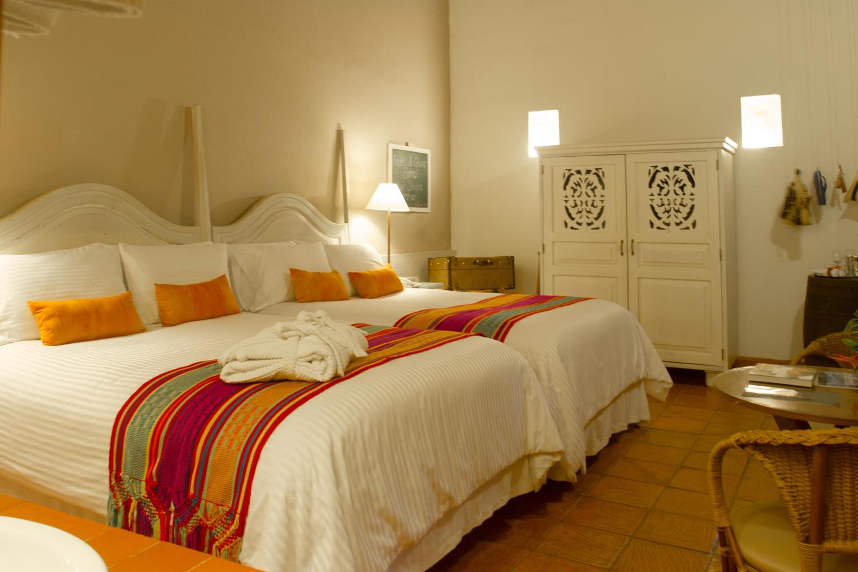 2 Queen Beds-Premium Room - Photo 2