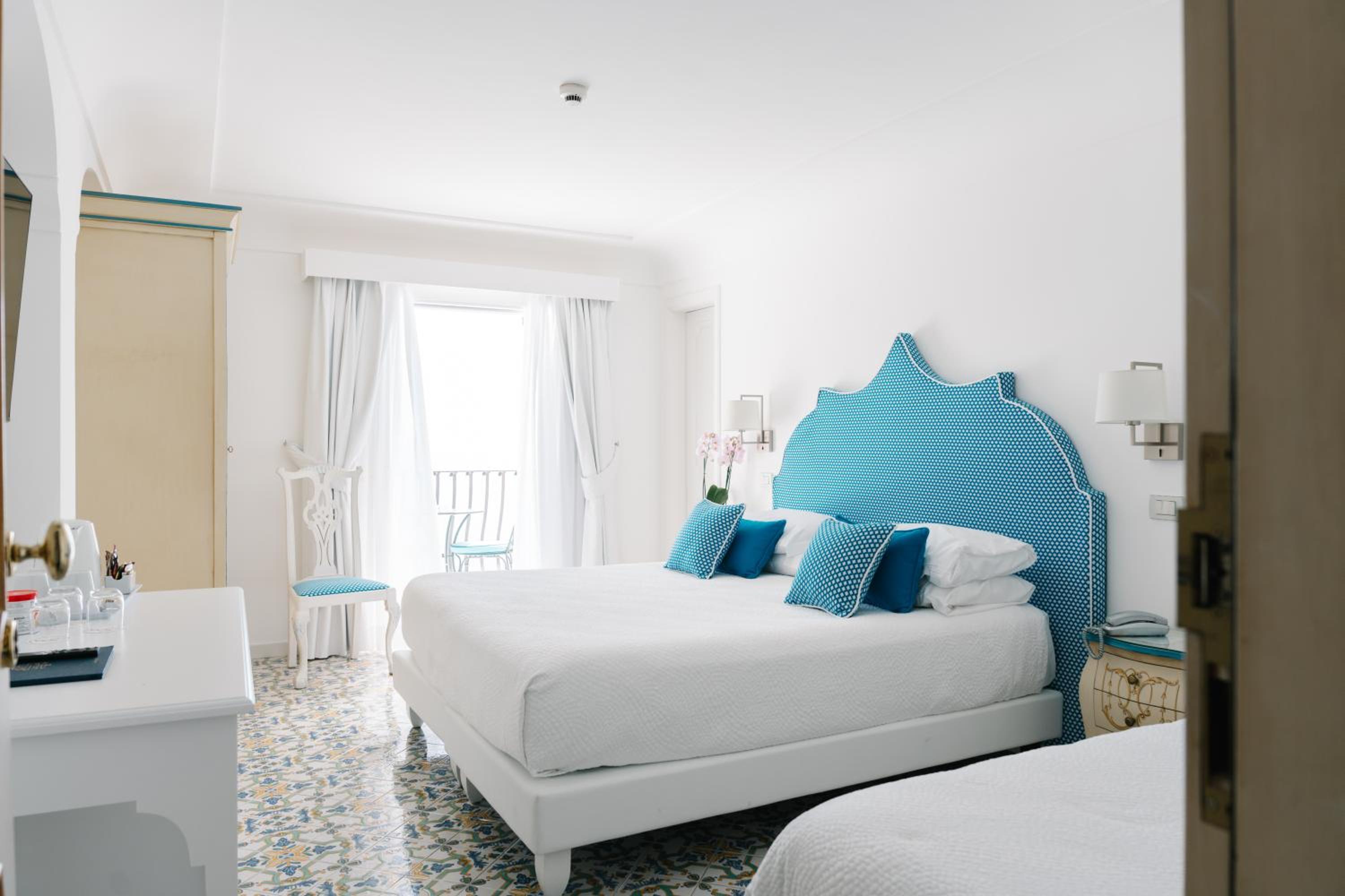 Superior Triple Room with Balcony and Sea View - Photo 2