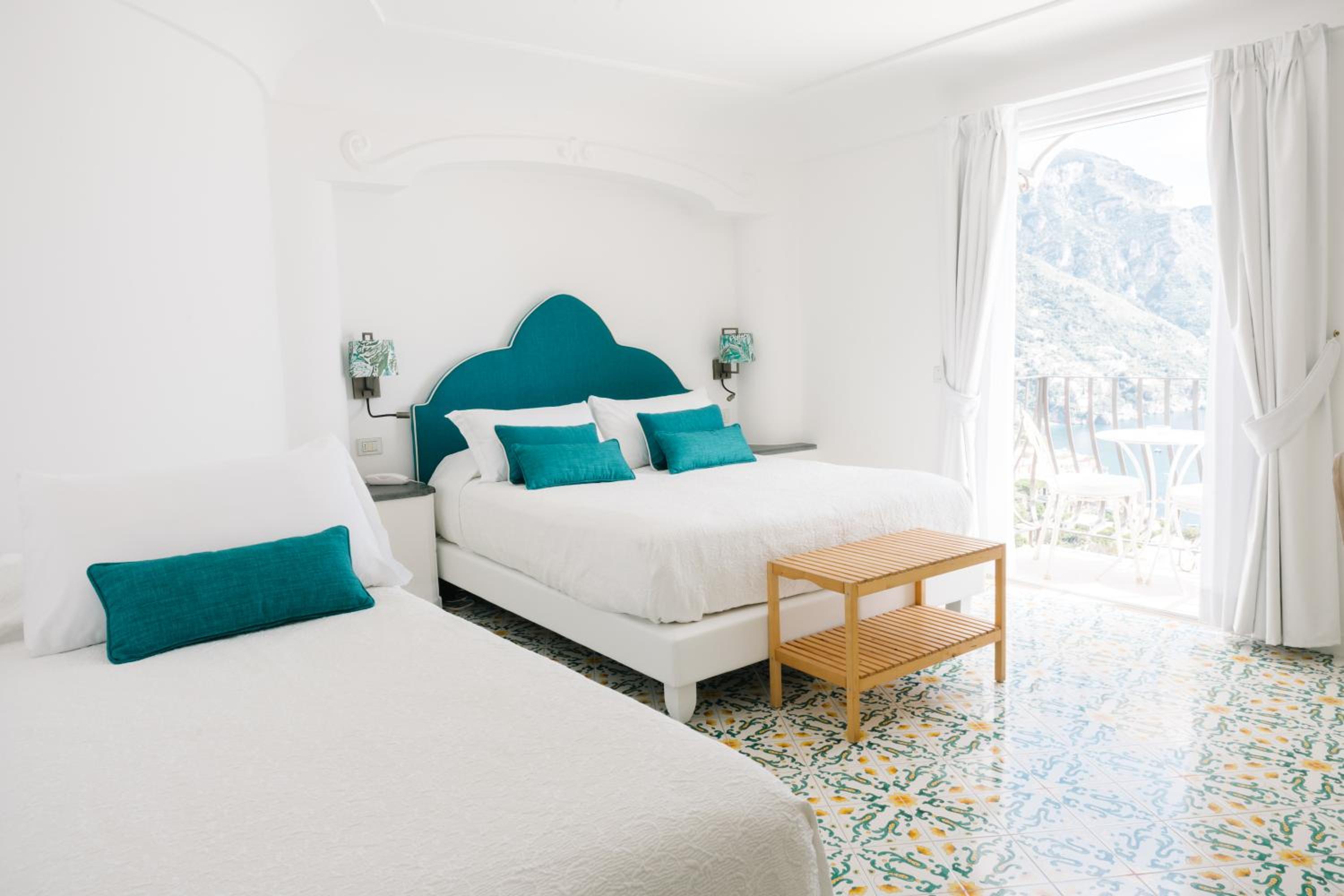 Superior Triple Room with Balcony and Sea View - Photo 5