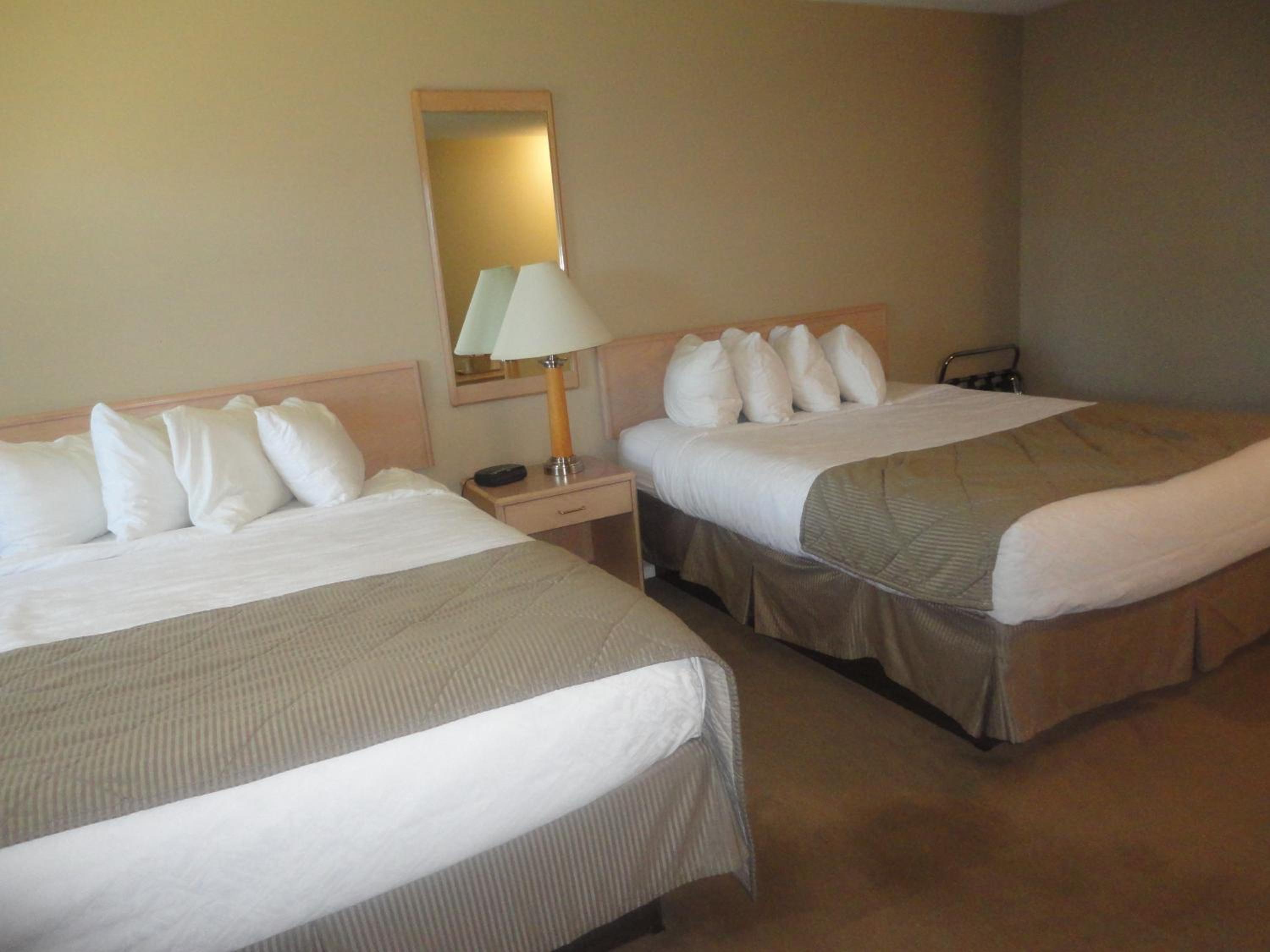 Queen Room with Two Queen Beds - Non-Smoking - Photo 1