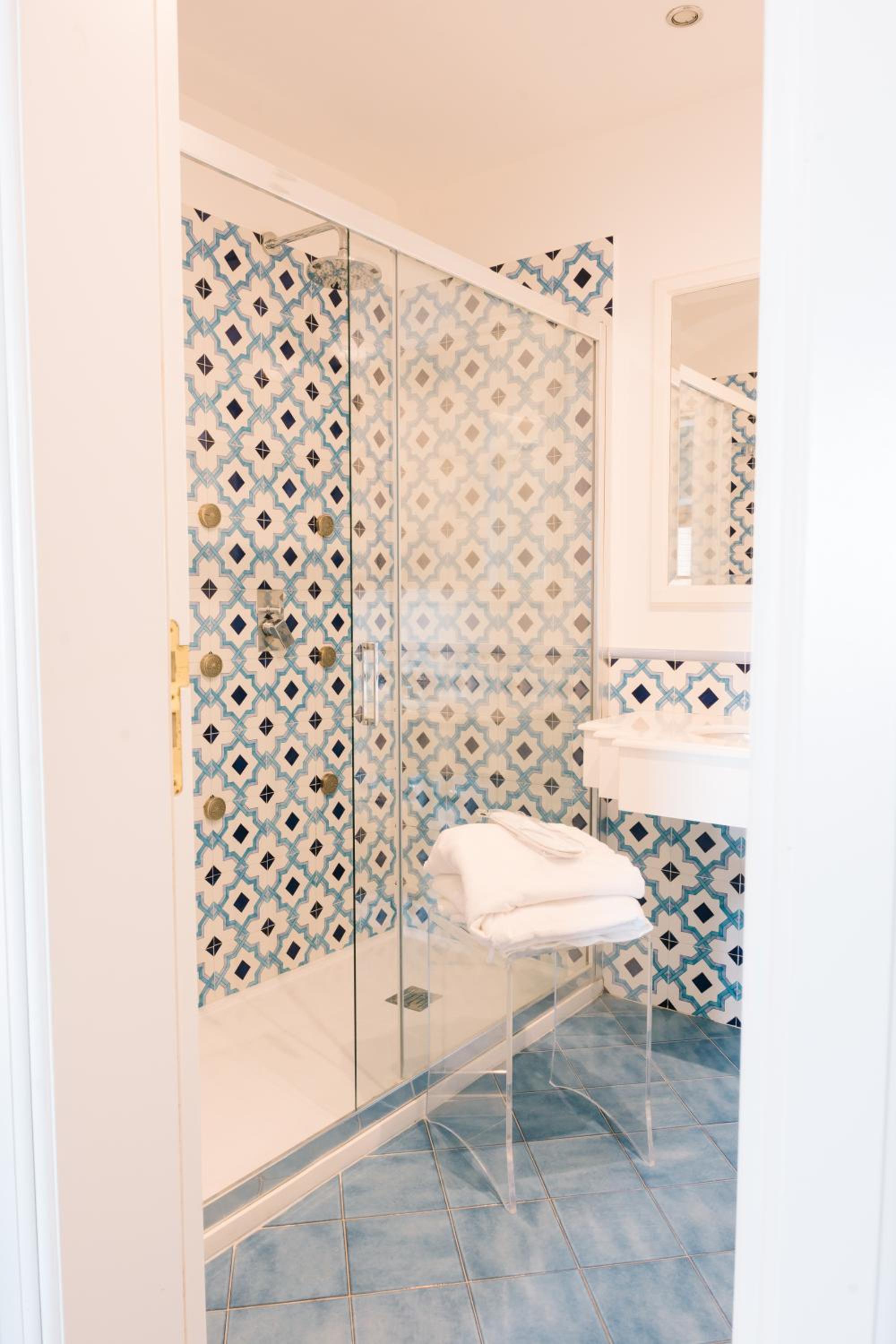 King Suite with Outdoor Spa Bath and Large Terrace Sea View photo 3