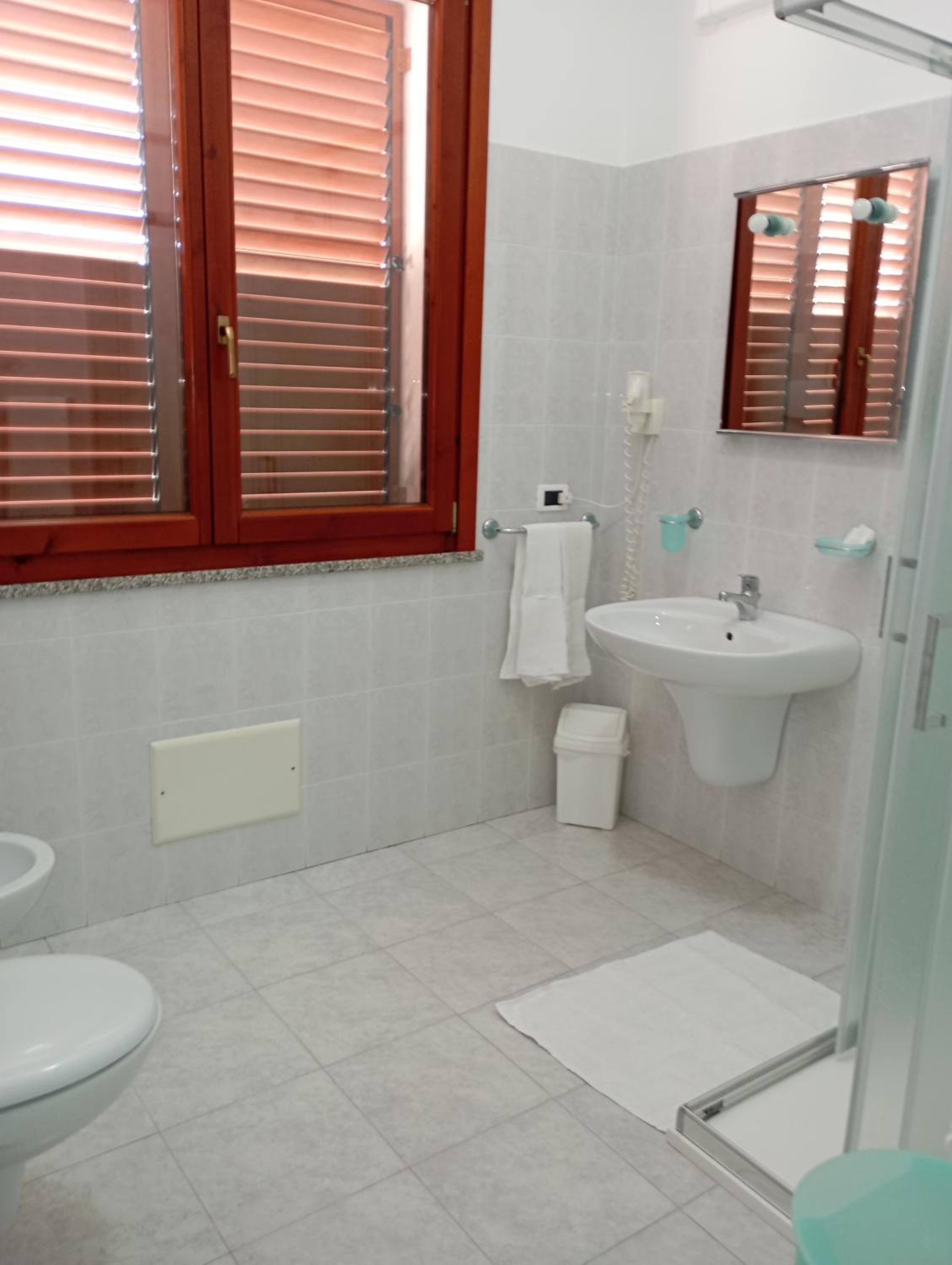 Triple Room with Balcony - Photo 7