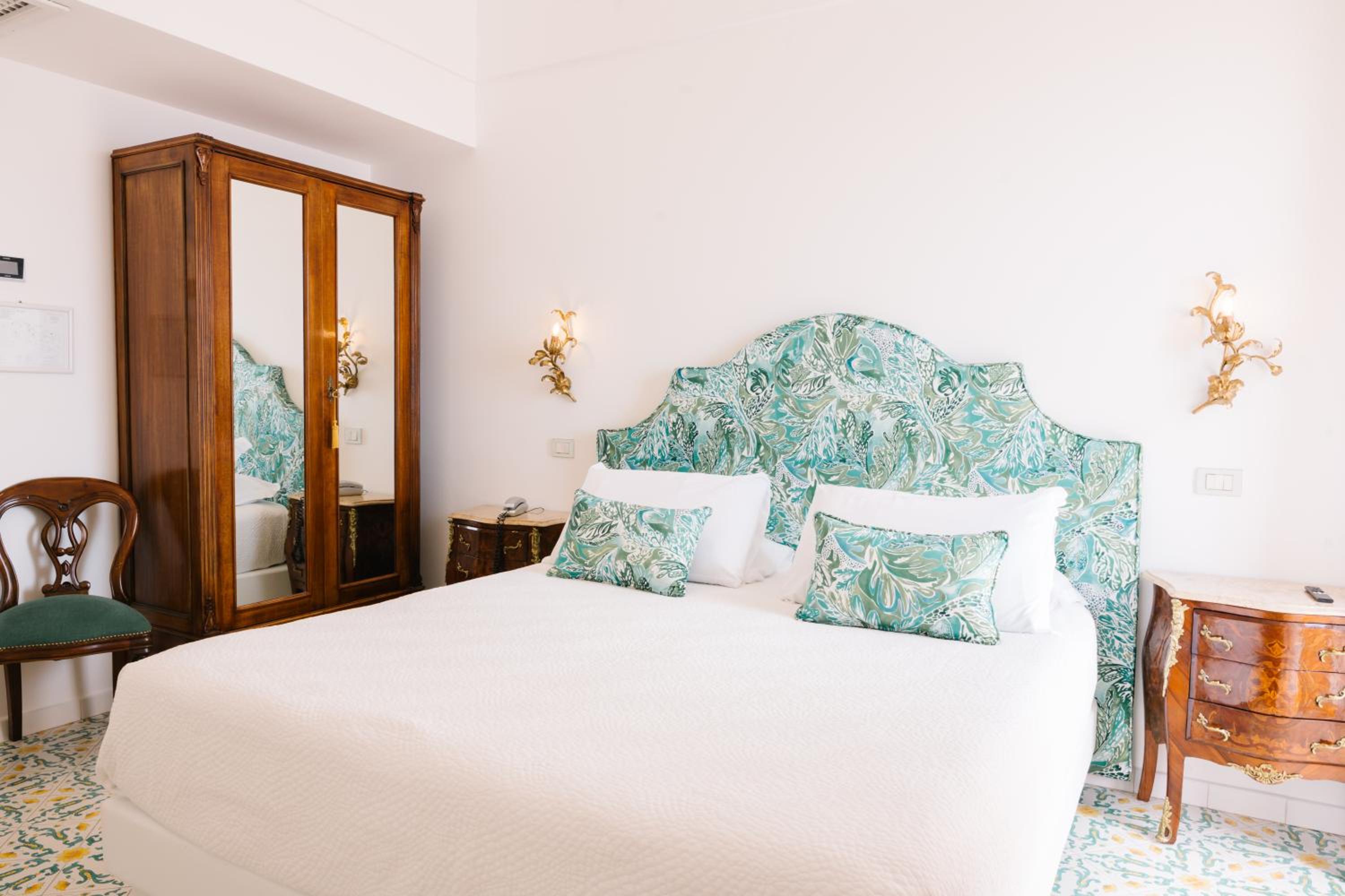 Deluxe Double Room with Terrace and Sea View - Photo 36