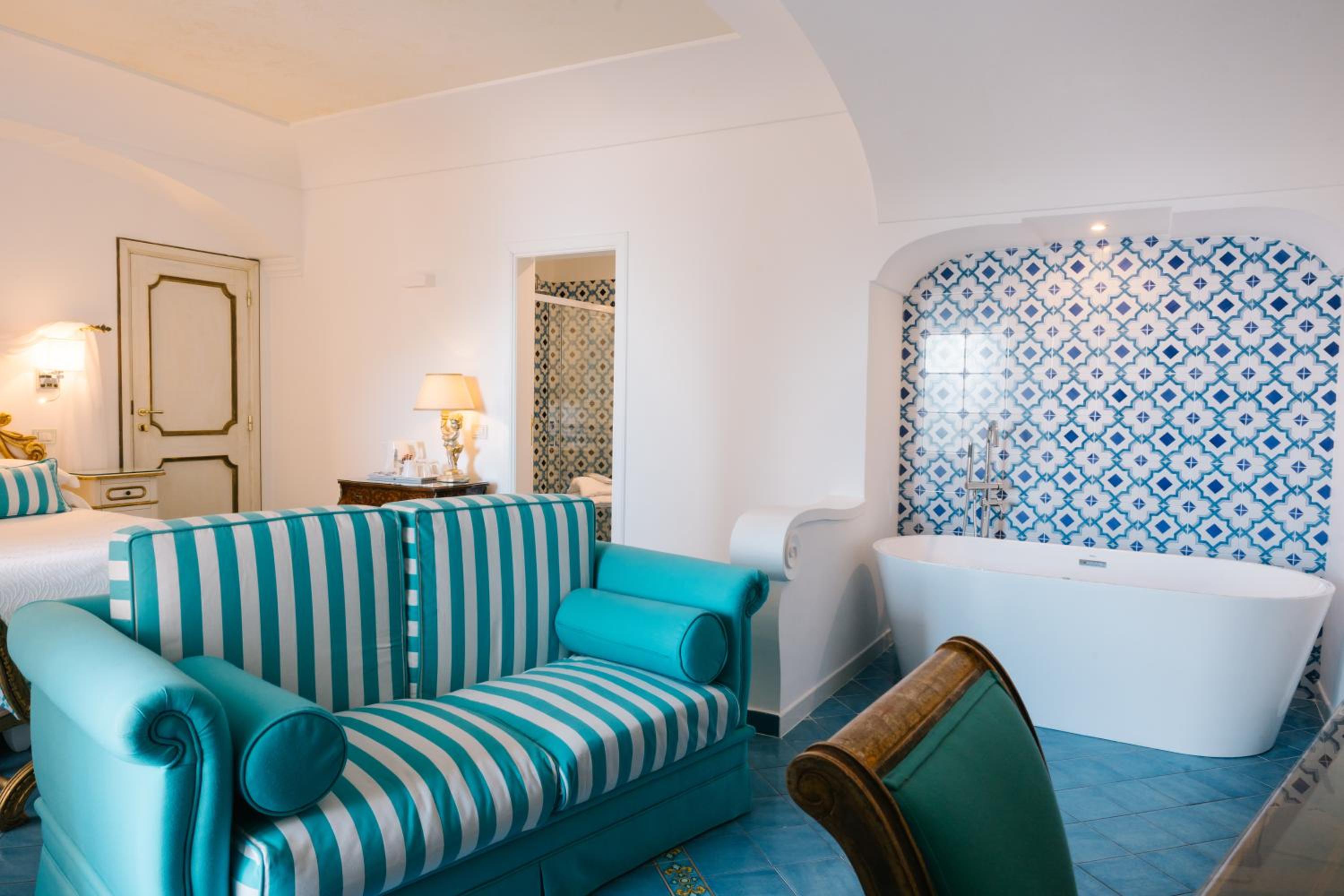 King Suite with Outdoor Spa Bath and Large Terrace Sea View photo 3
