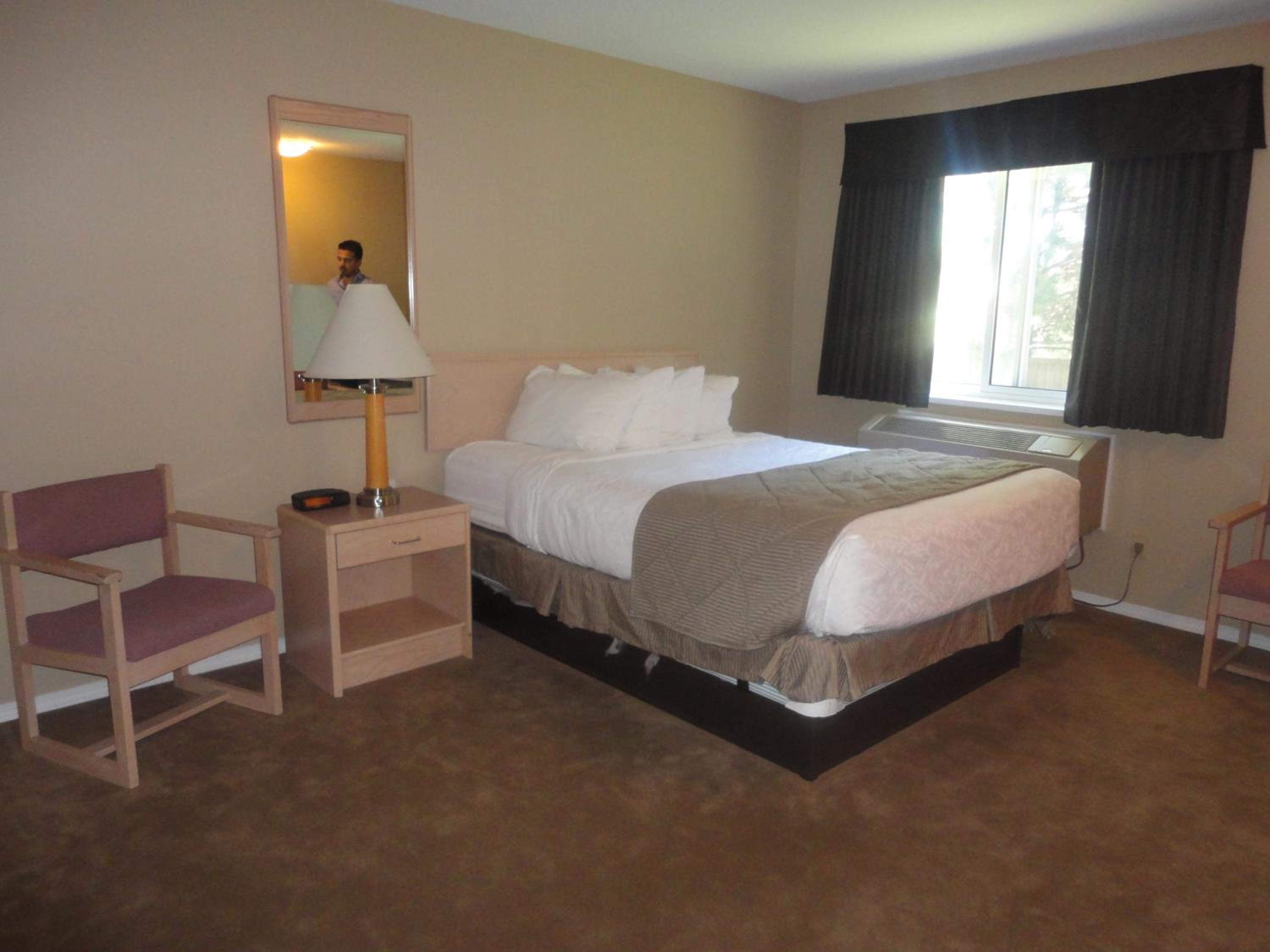Queen Room - Disability Access - Non-Smoking - Photo 4