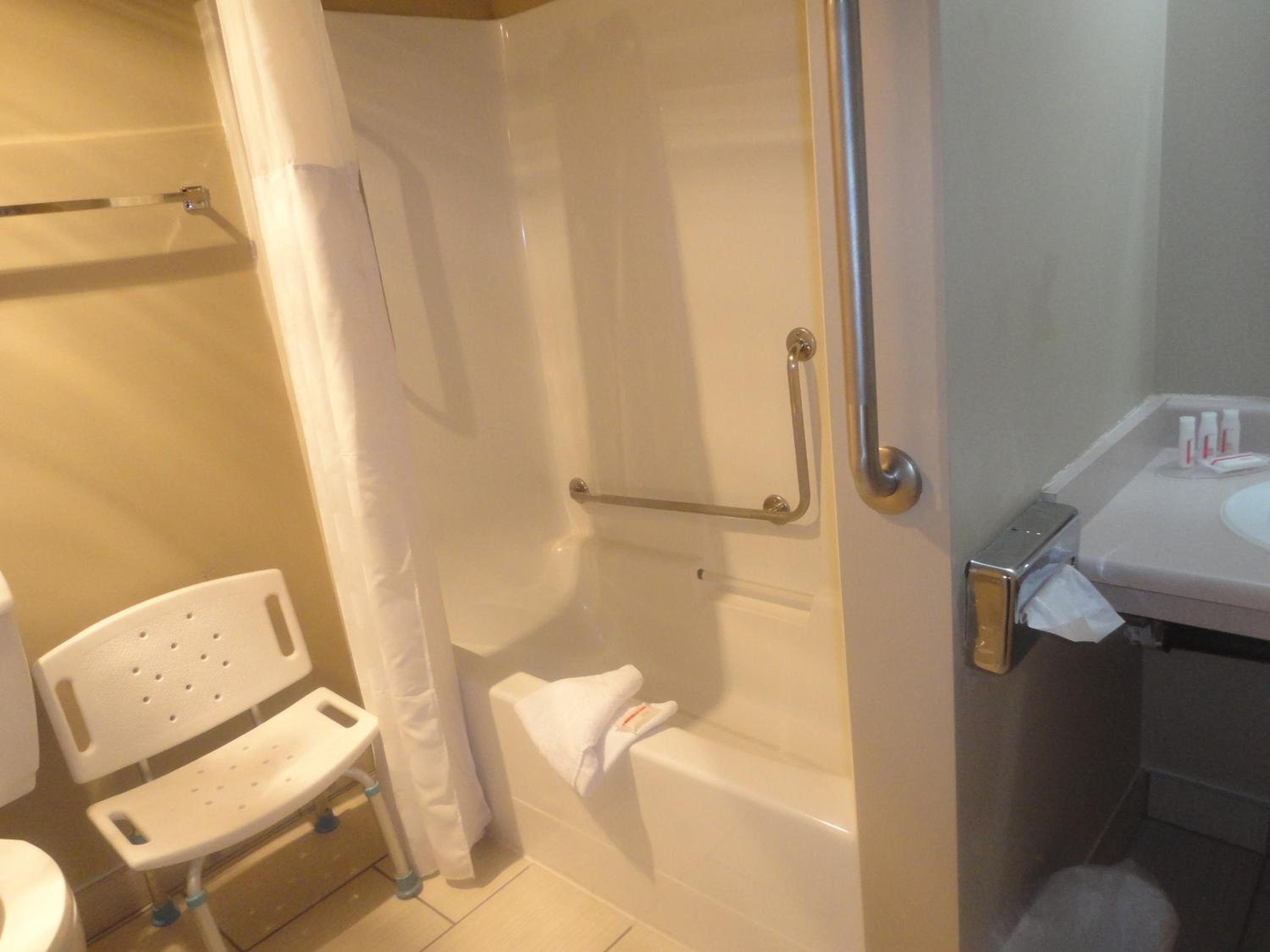 Queen Room - Disability Access - Non-Smoking - Photo 2