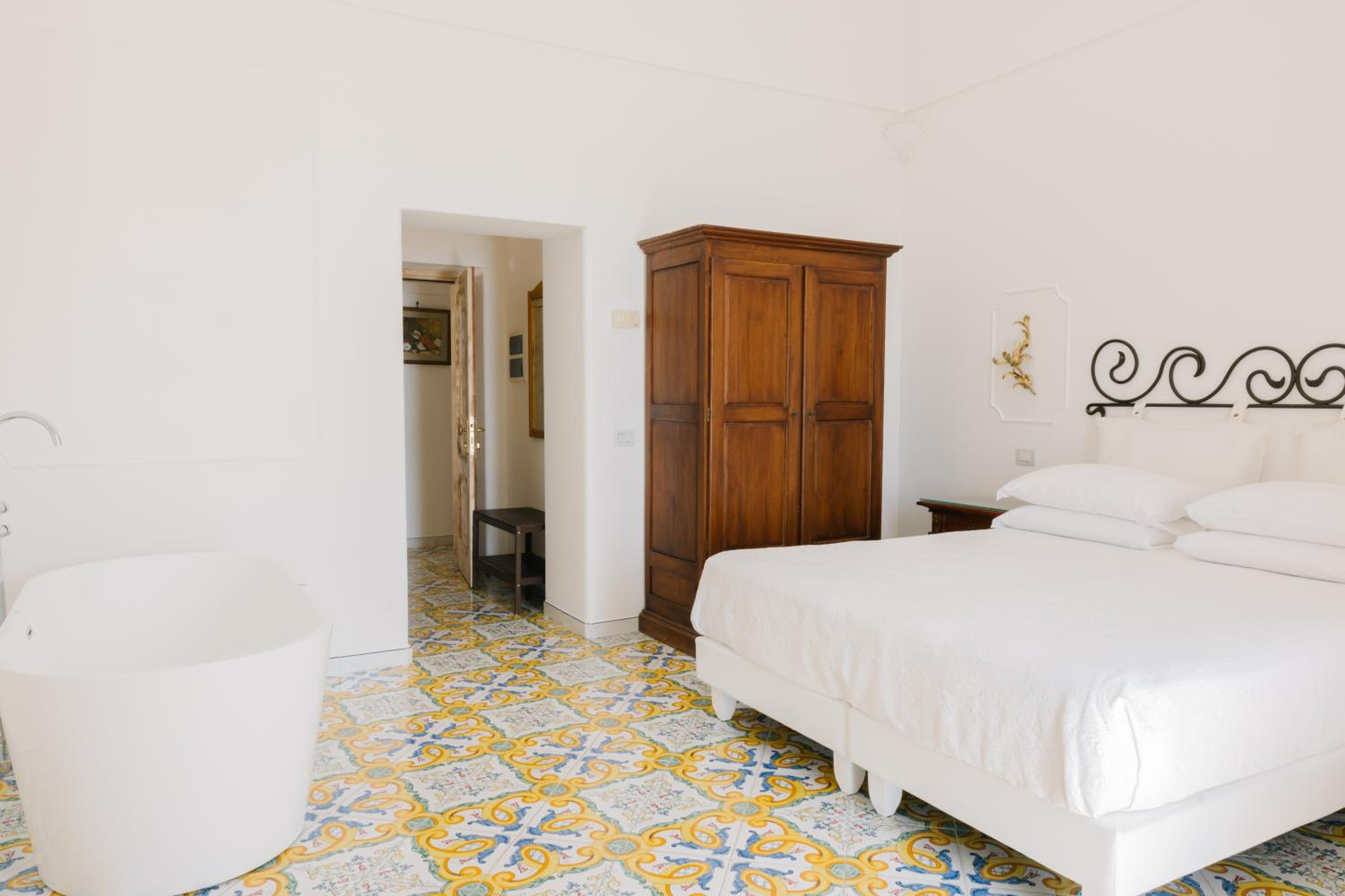 Deluxe Triple Room with Sea View - Photo 1