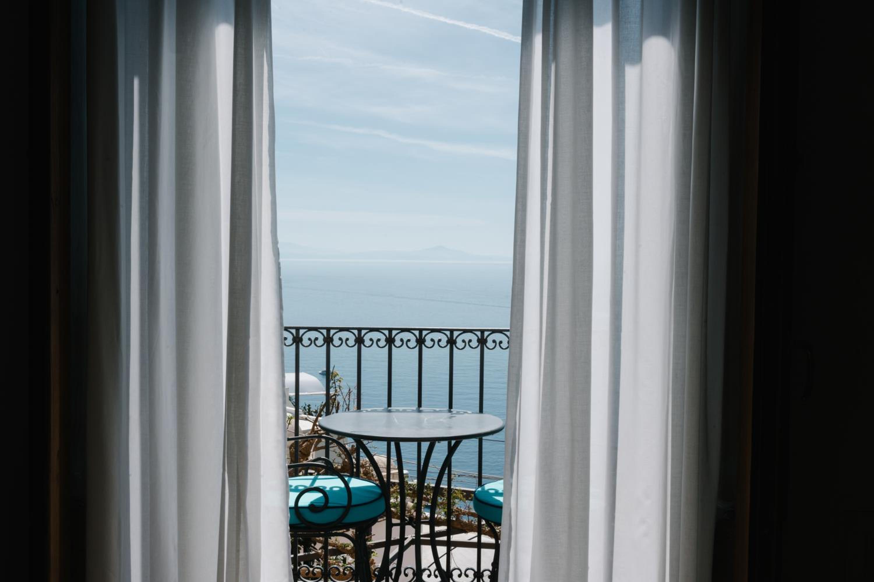 Deluxe Triple Room with Sea View - Photo 4