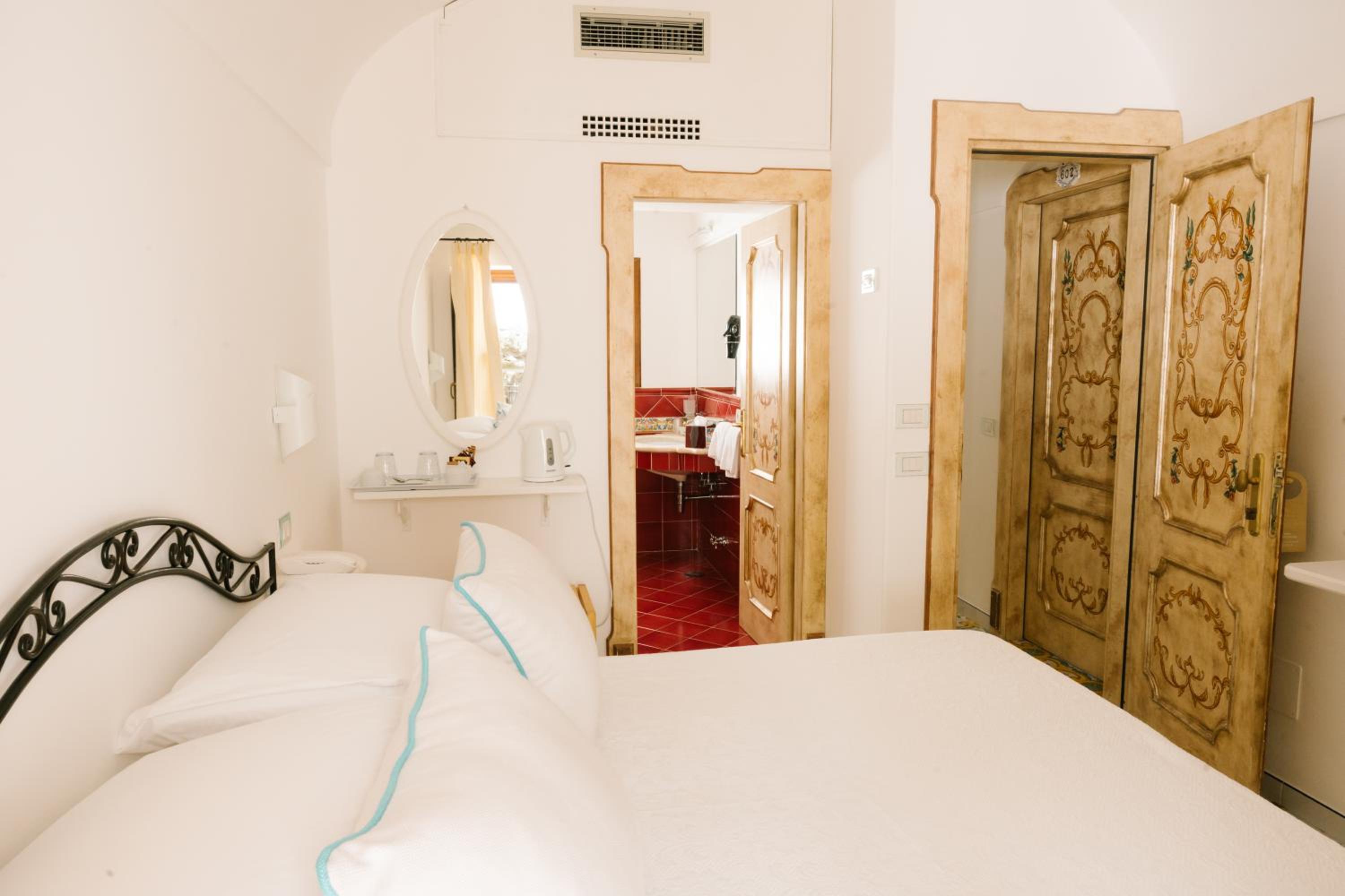 Small Double Room - Photo 1