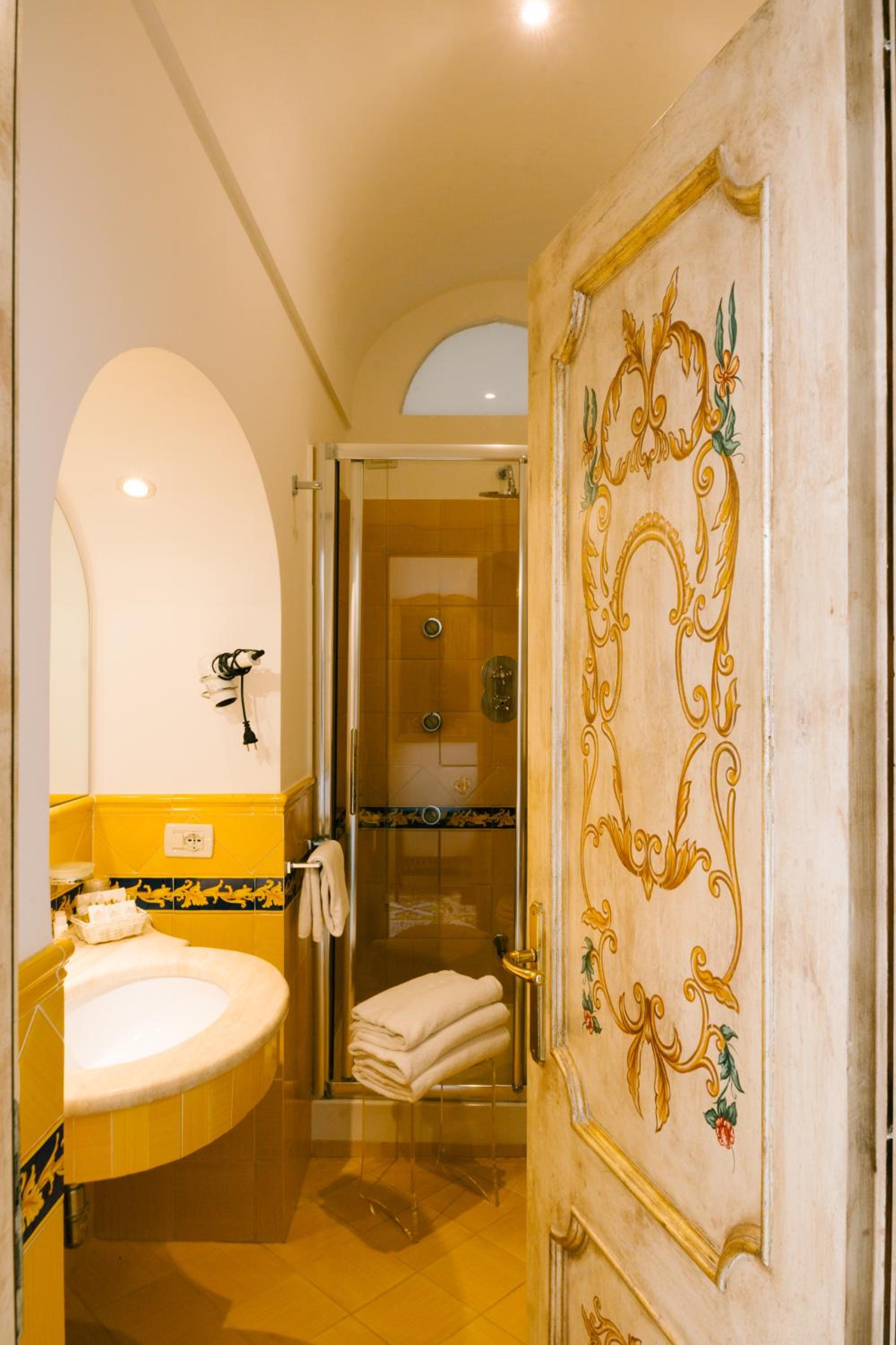 Deluxe Triple Room with Sea View - Photo 6