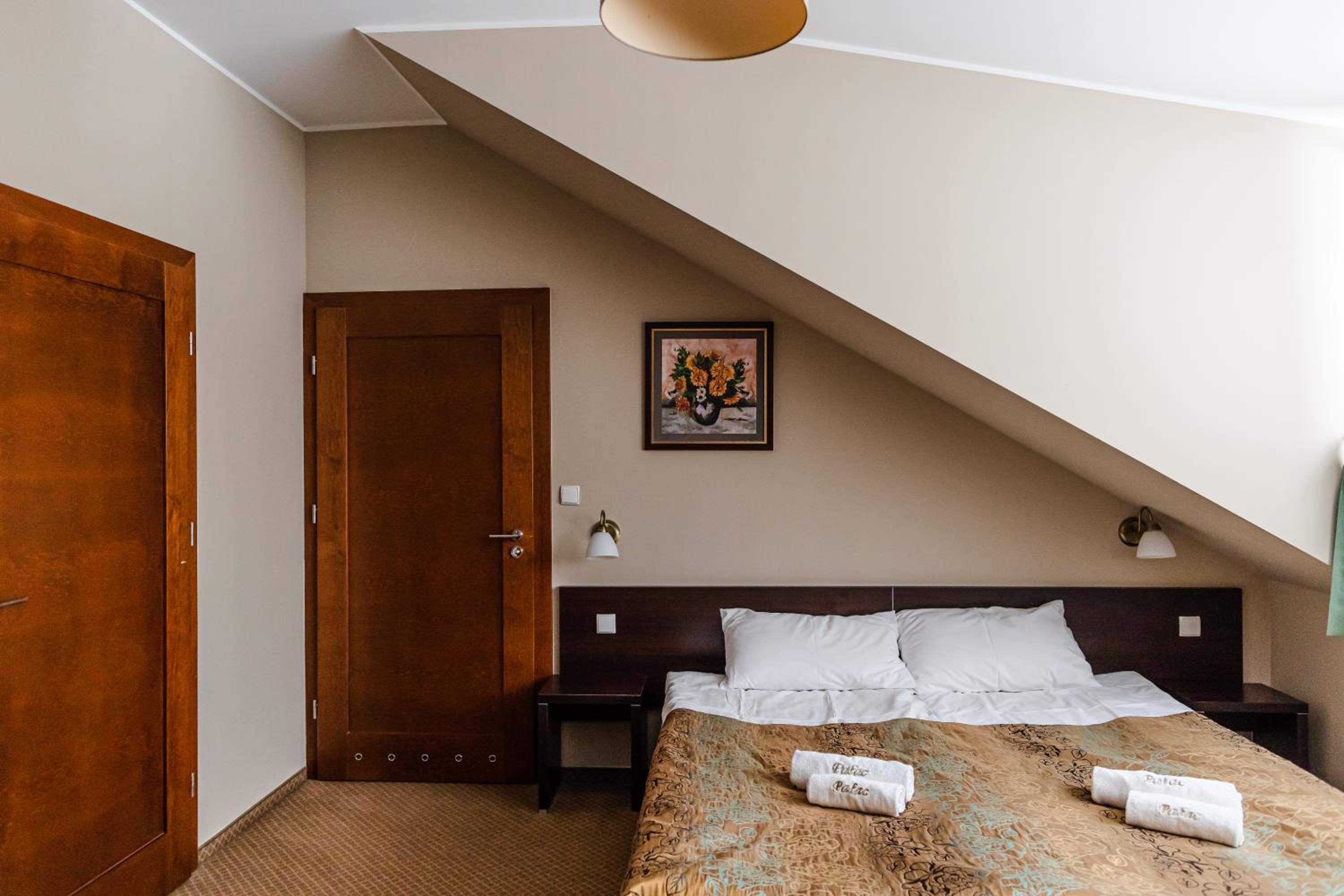 Standard Double or Twin Room - Photo 6