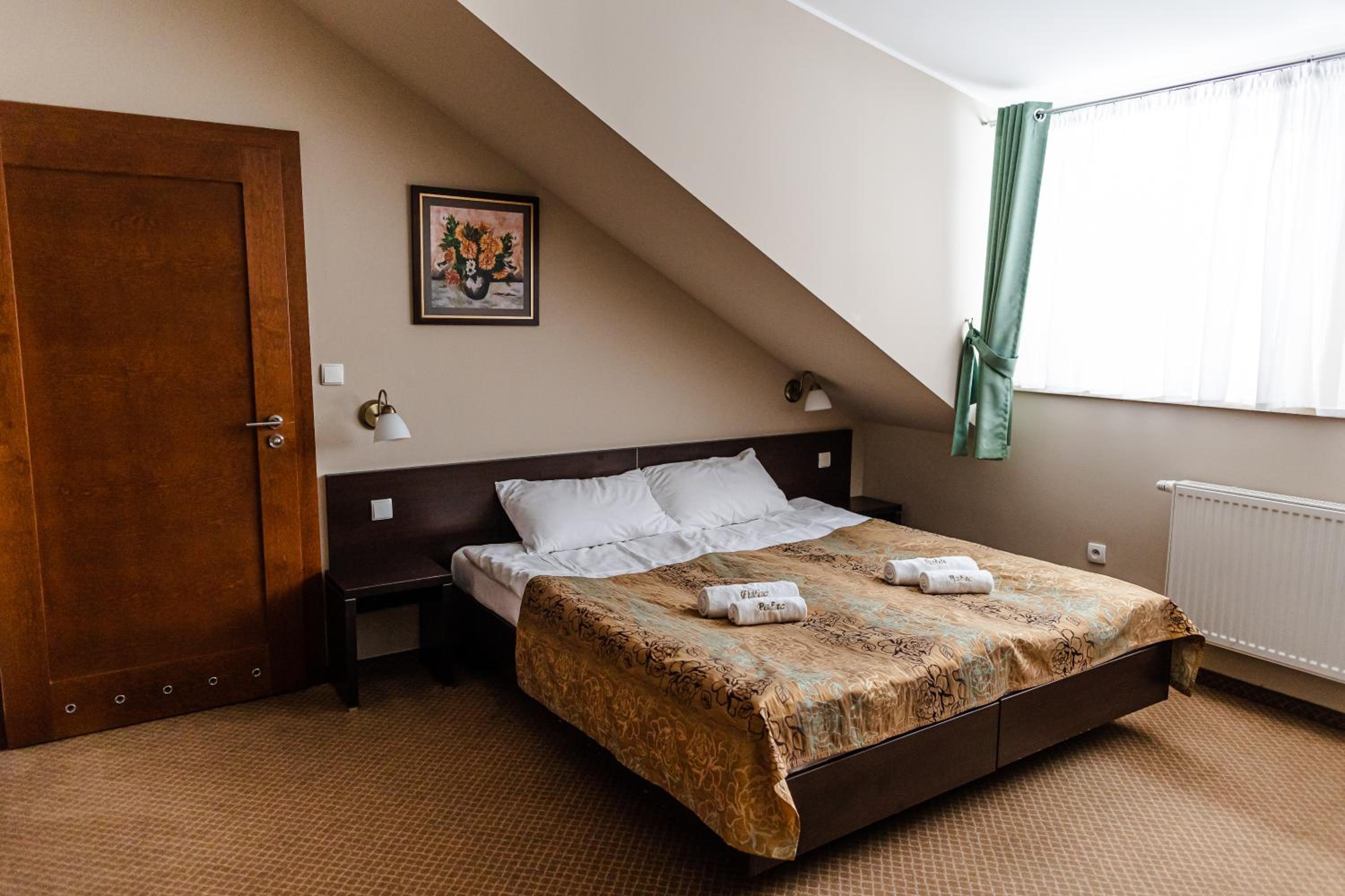 Standard Double or Twin Room - Photo 7