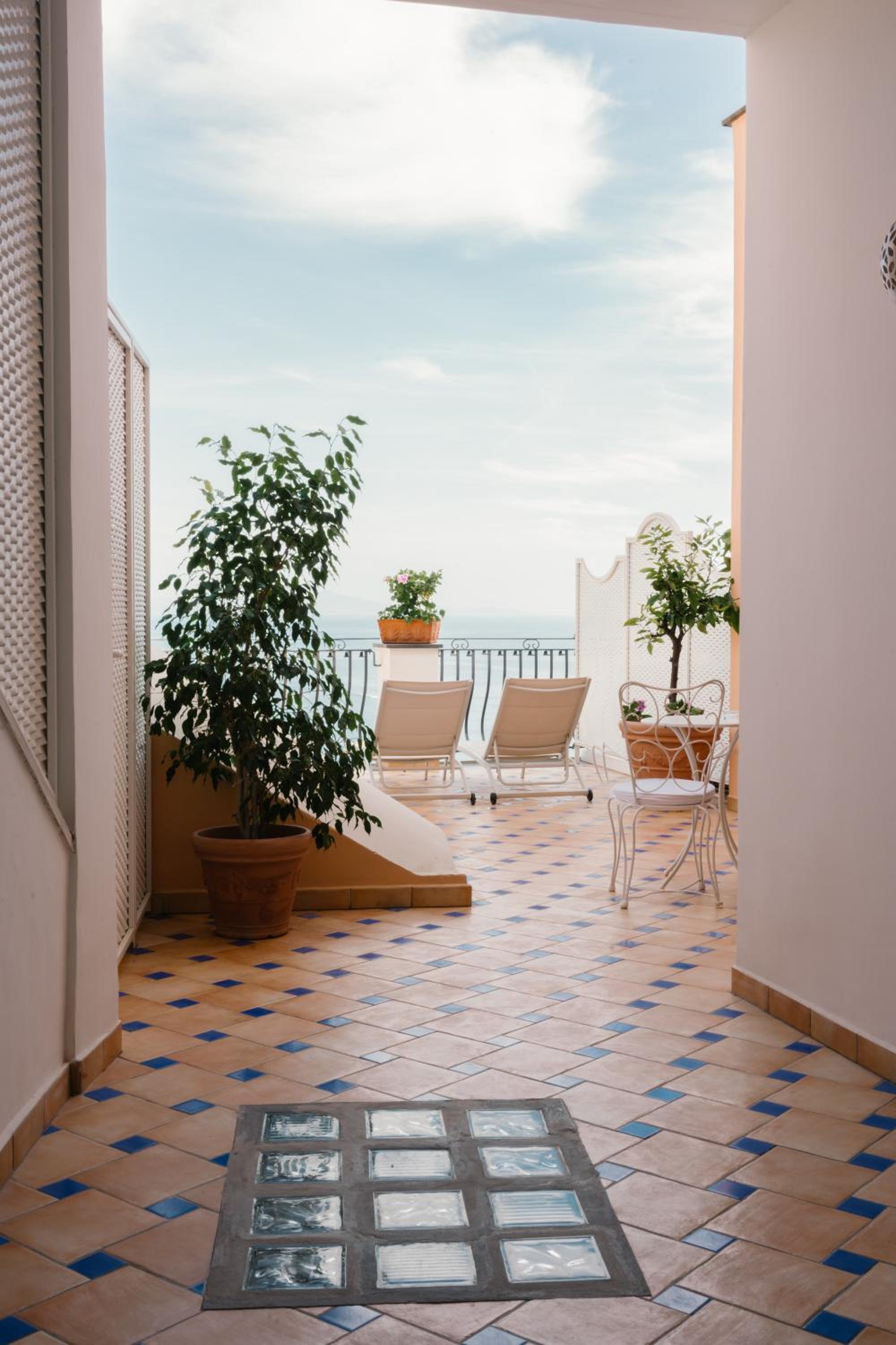 King Suite with Outdoor Spa Bath and Large Terrace Sea View photo 2