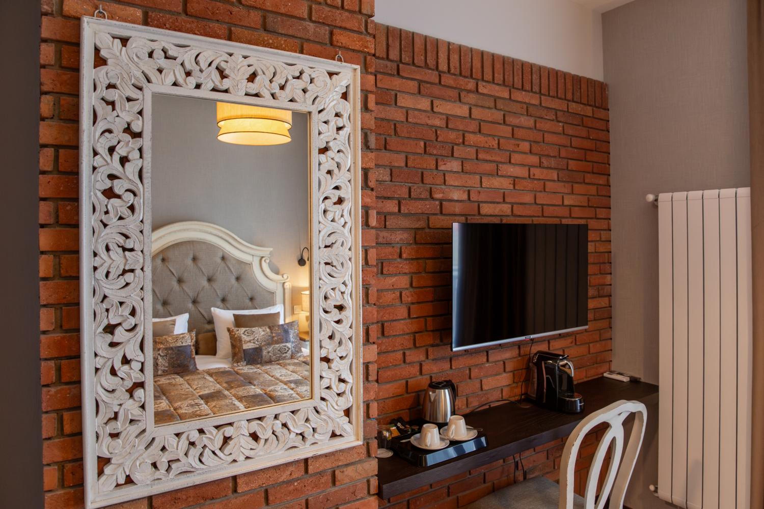 Standard Queen Room - Photo 8