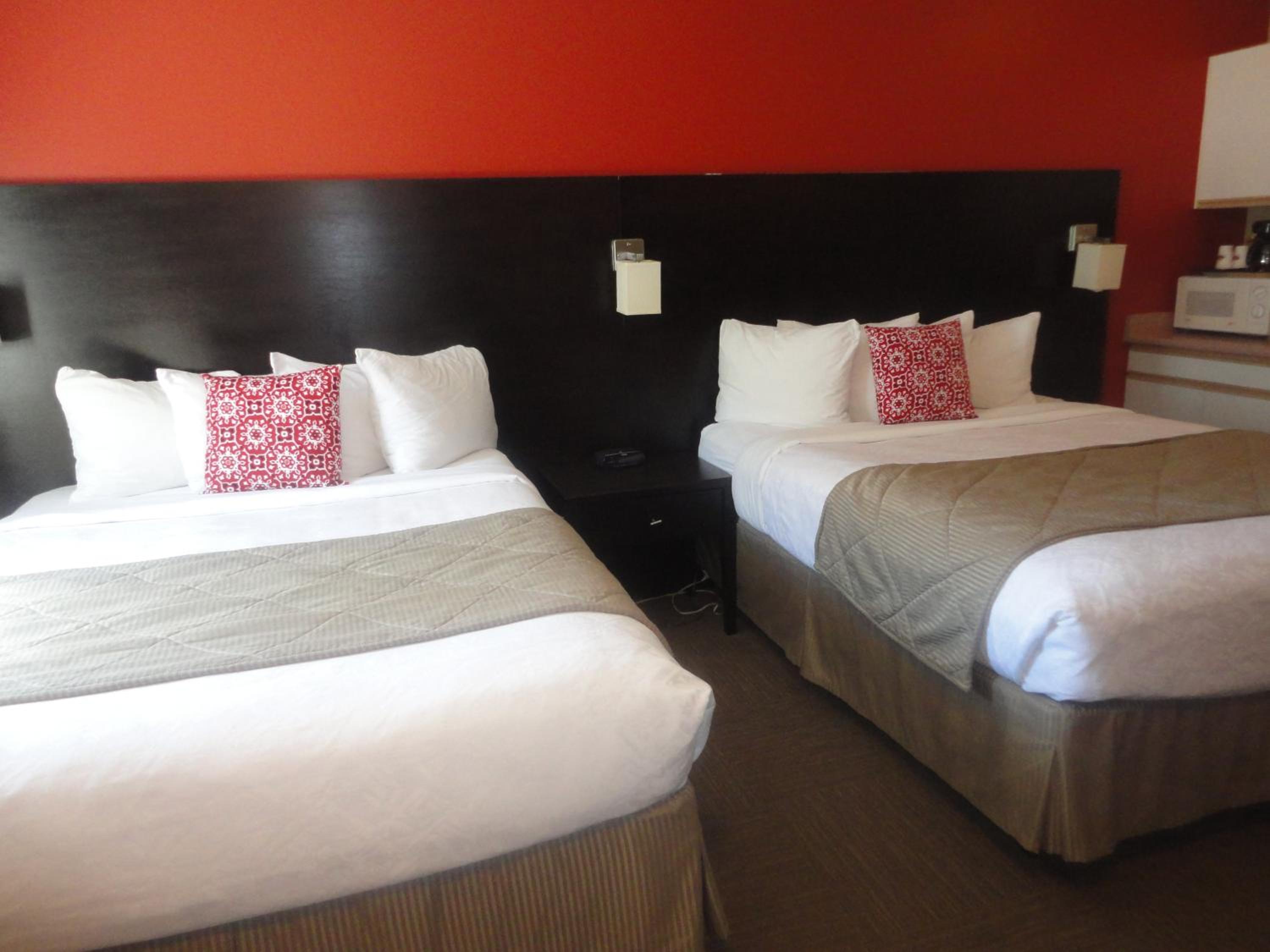 Queen Studio with Two Queen Beds - Non-Smoking - Photo 7