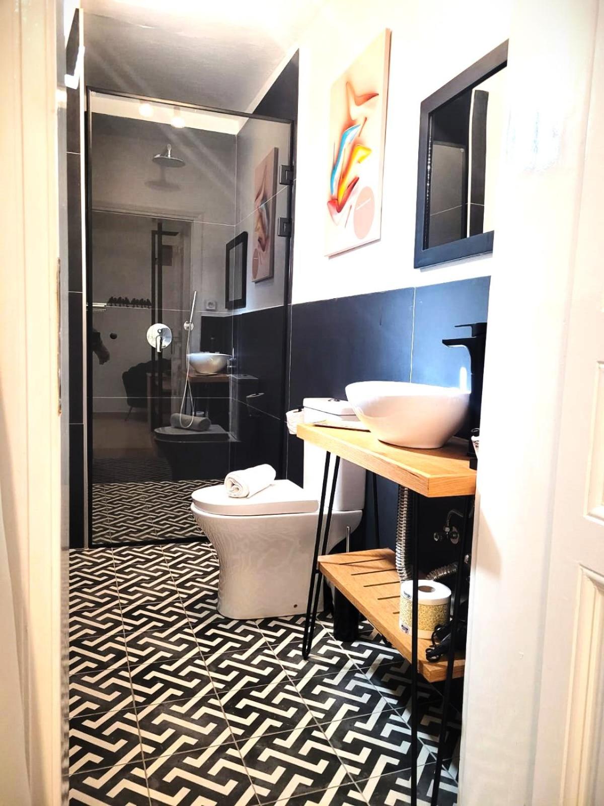 Large Double Room - Photo 3