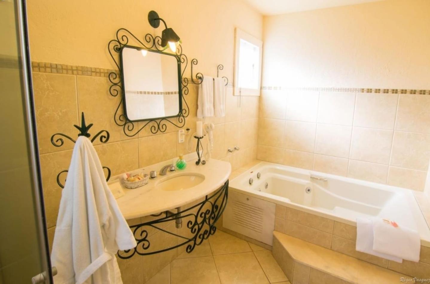Deluxe Double Room with Bath photo 2