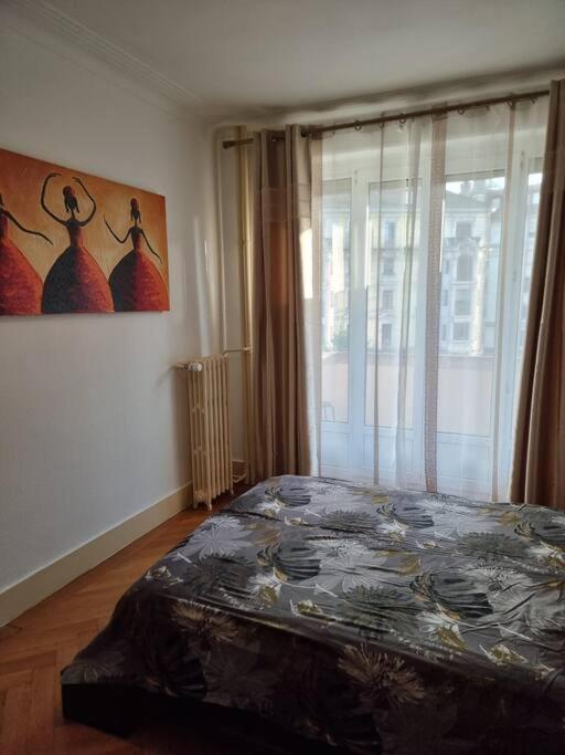 One-Bedroom Apartment photo 2