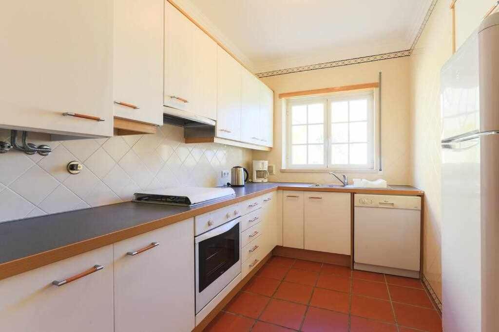 Three-Bedroom Apartment with Balcony photo 2