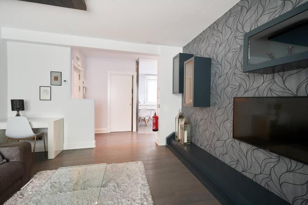 Three-Bedroom Apartment photo 3