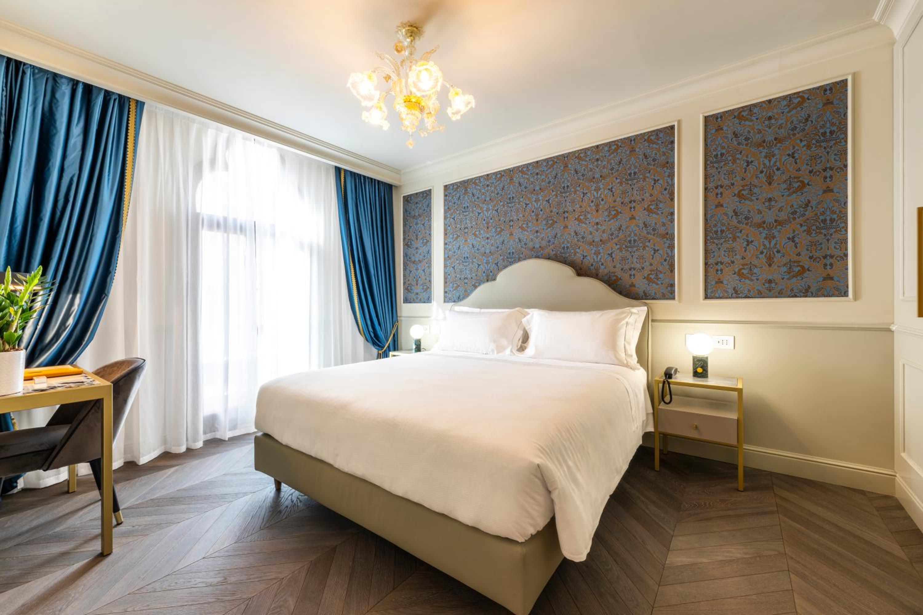 Deluxe Double Room with Canal View photo 1