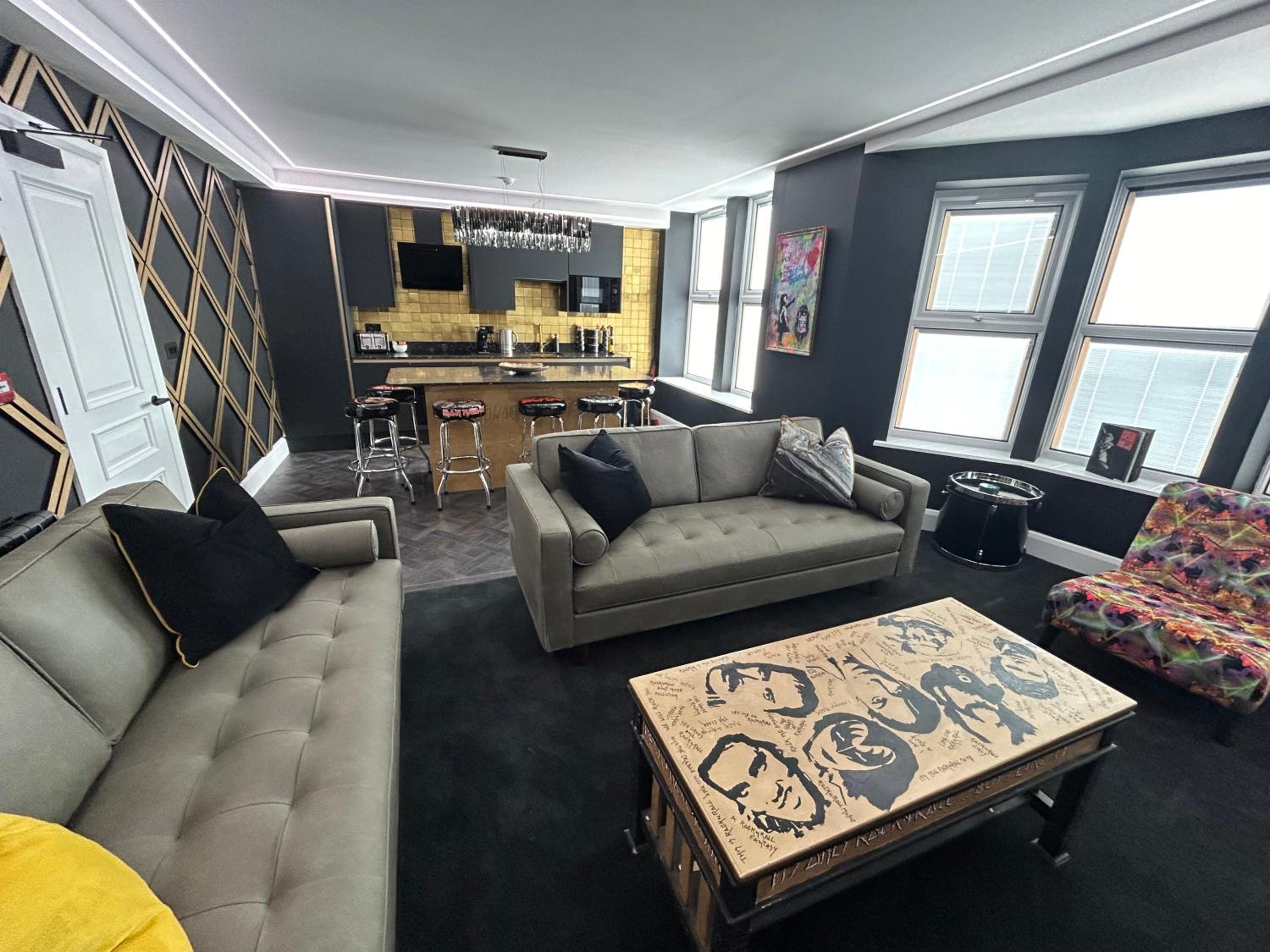 Three-Bedroom Deluxe Apartment