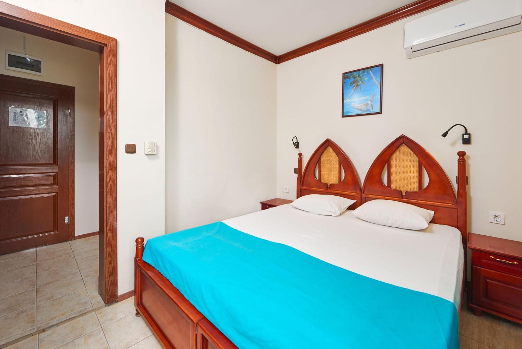Double or Twin Room with City View photo 1