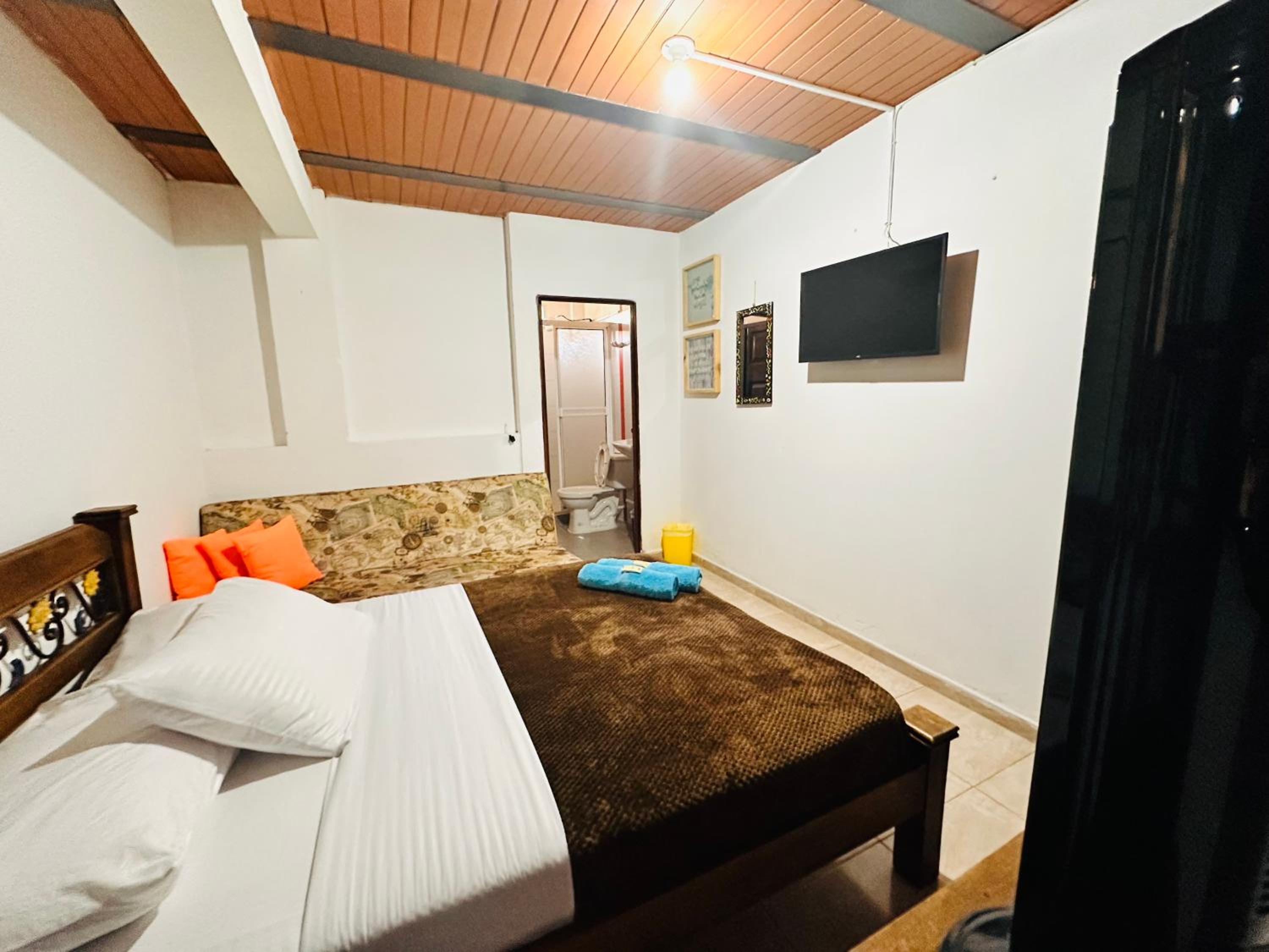 Double Room with Private Bathroom photo 3