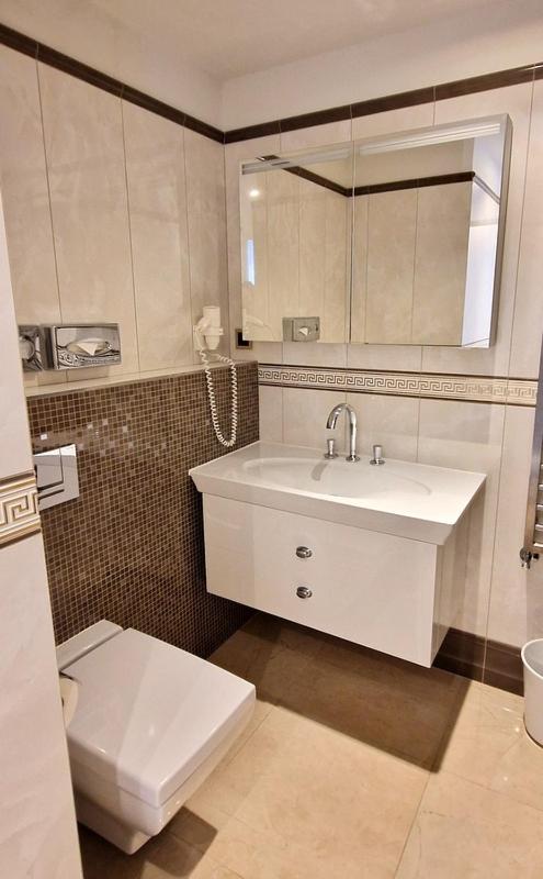 Superior Double or Twin Room with Lake View - Photo 9