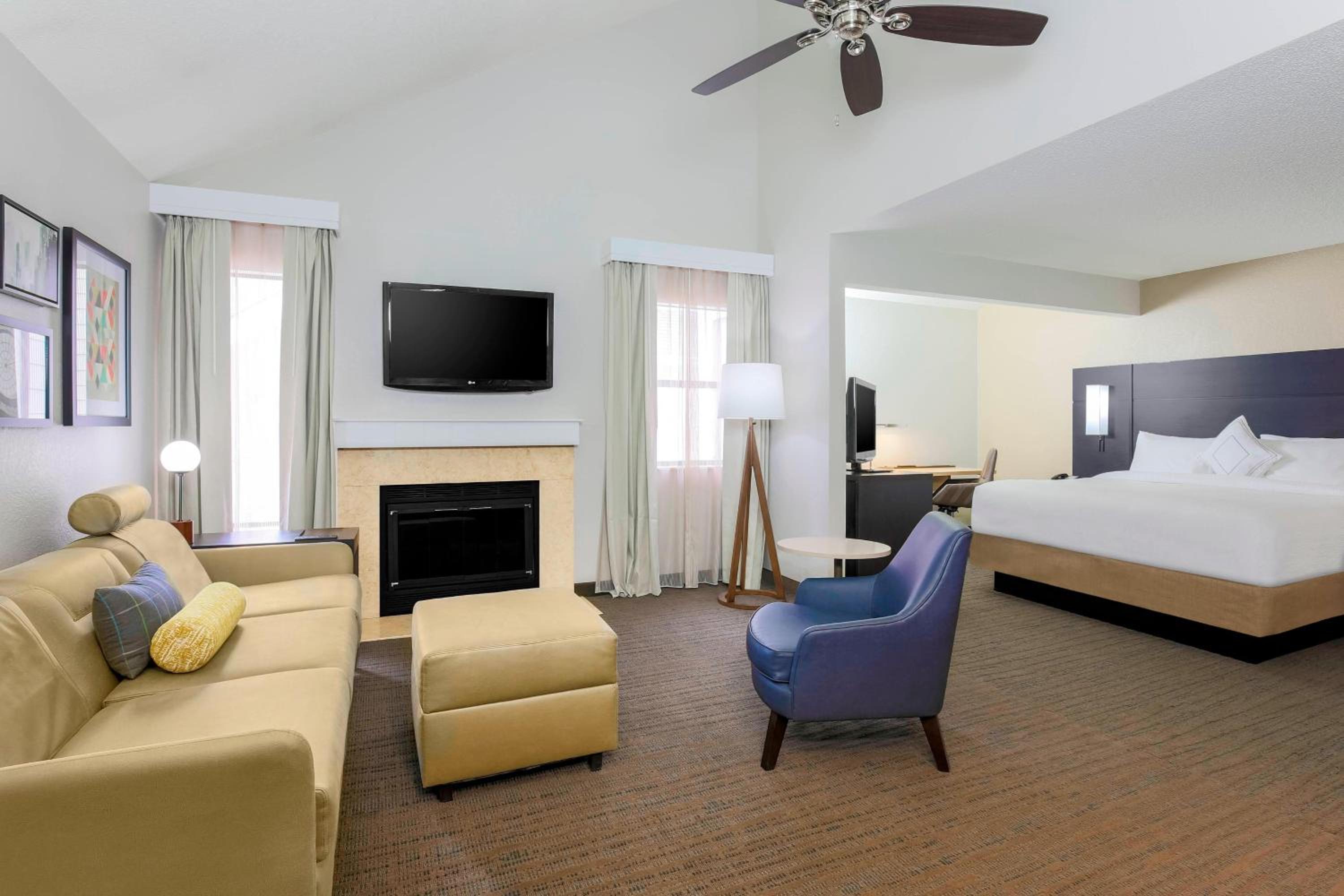 Penthouse Suite - Photo 2