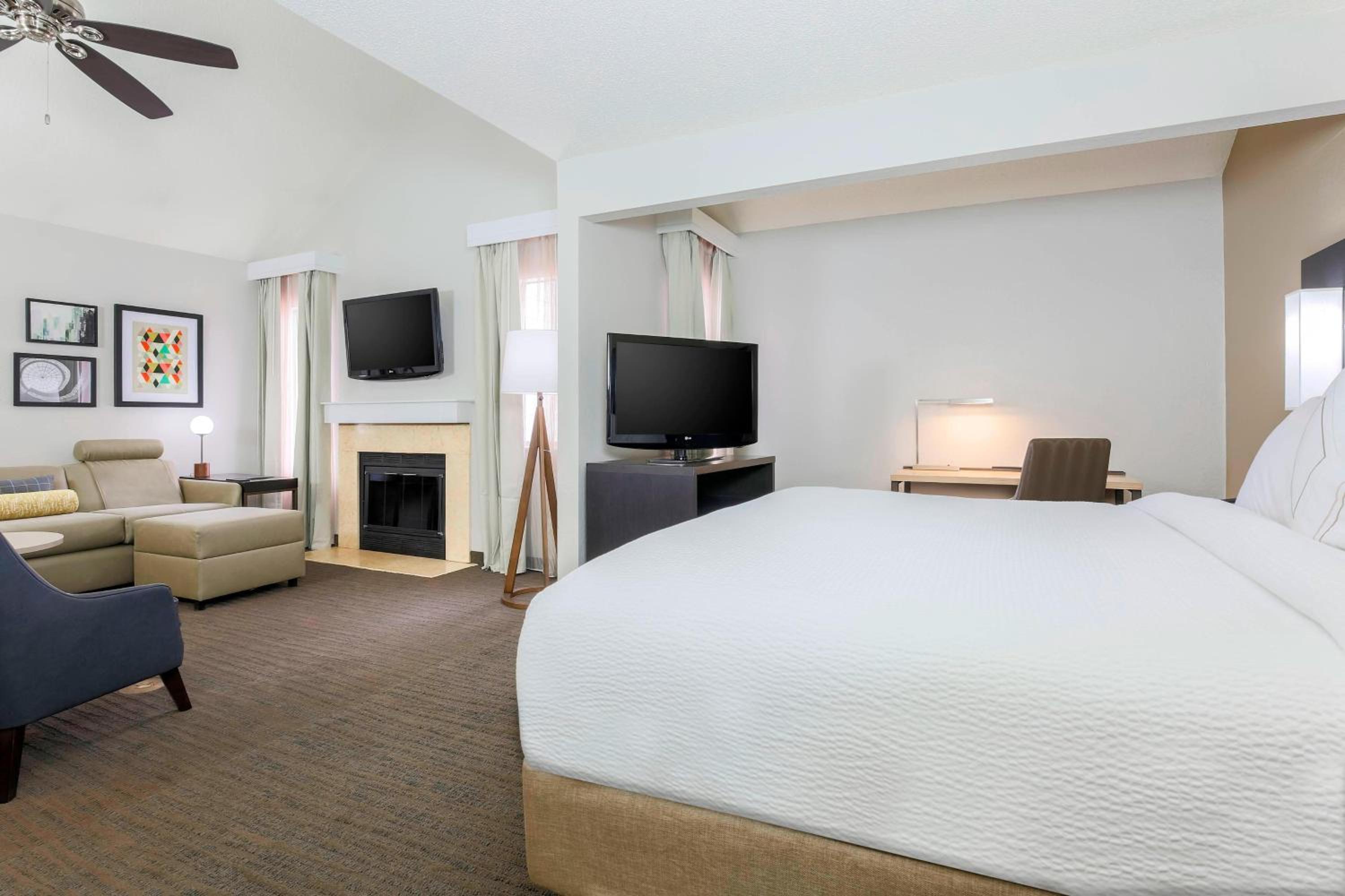 Penthouse Suite - Photo 3
