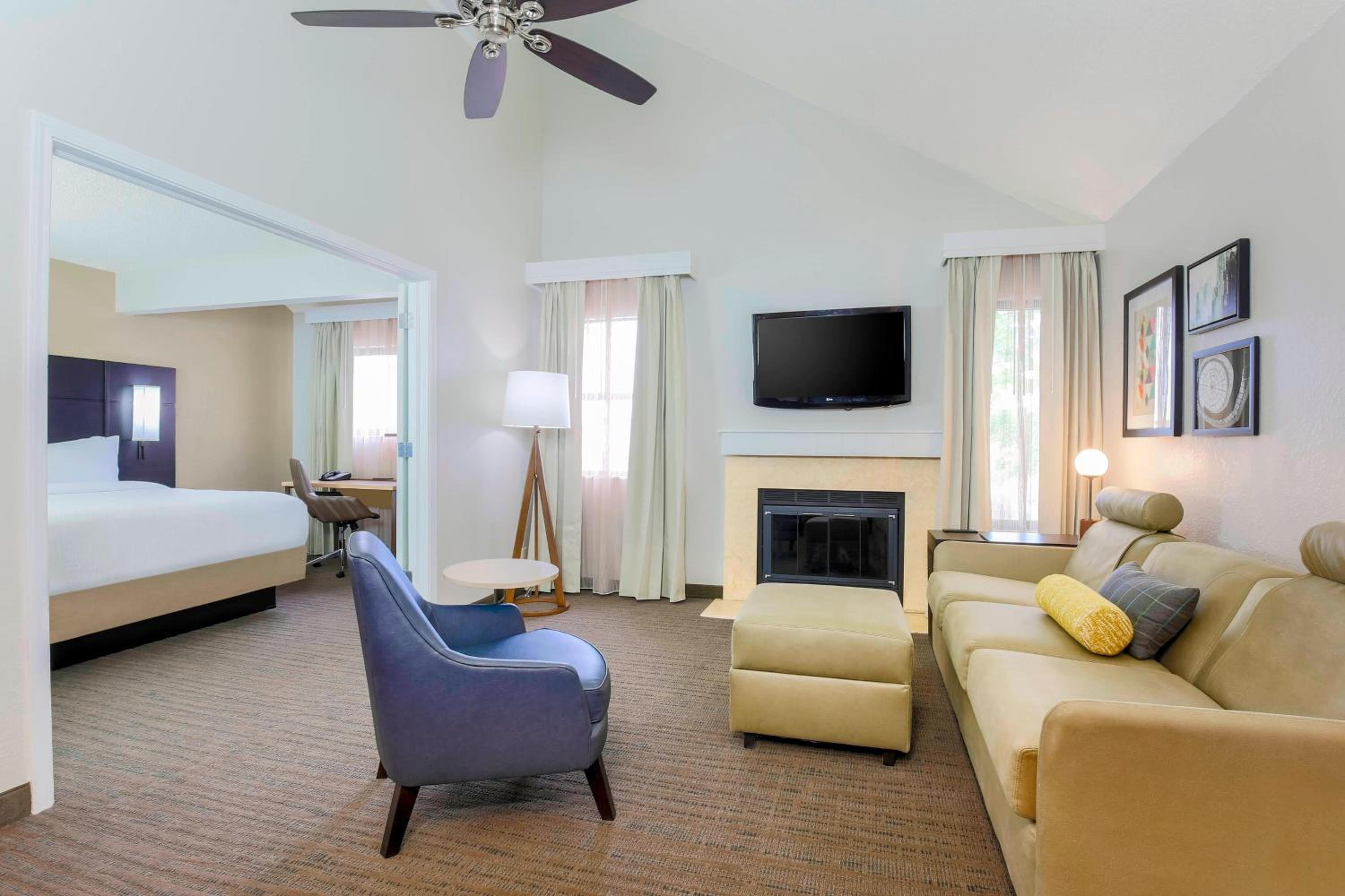 Two Bedroom Suite - Photo 3