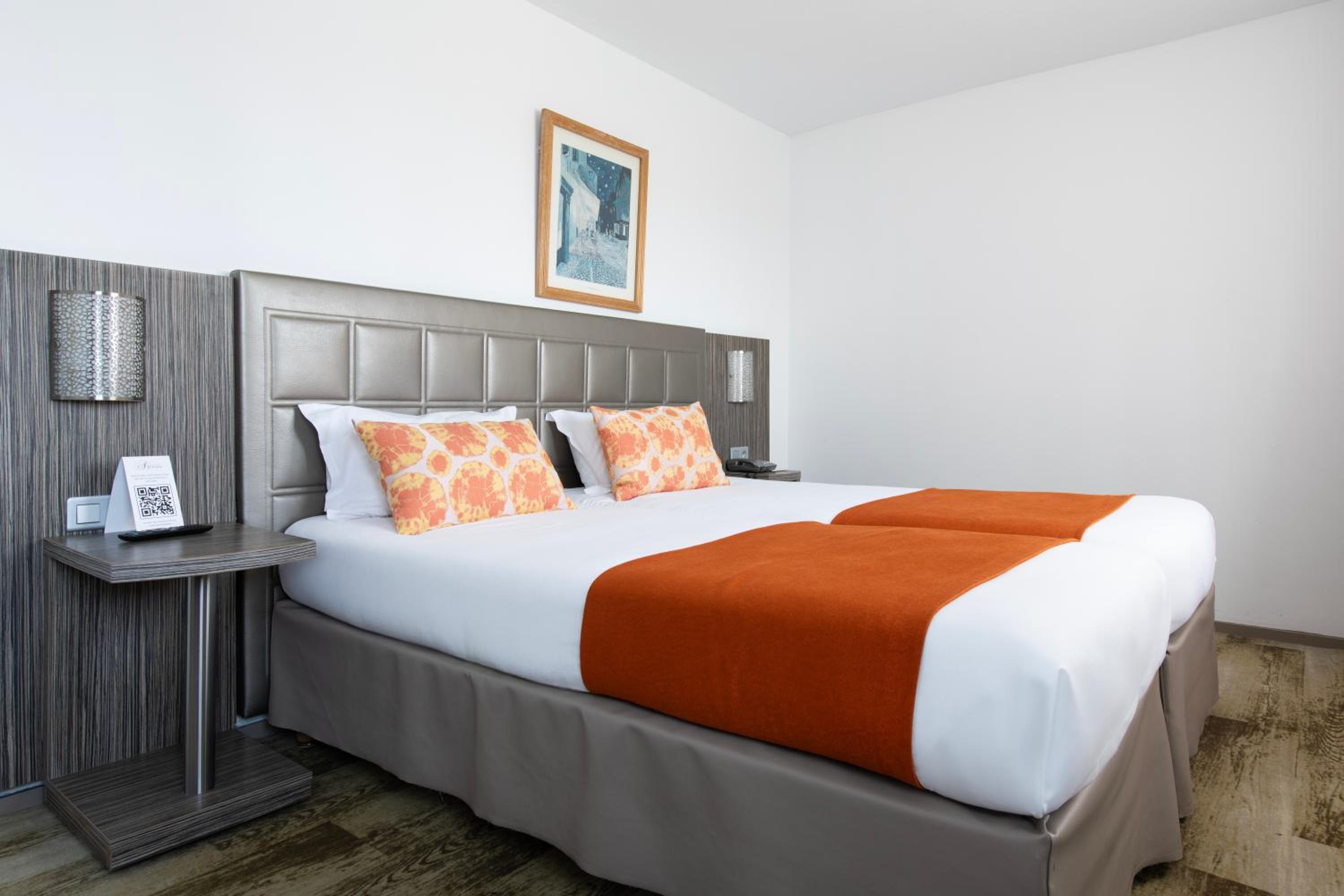 Standard Twin Room - Photo 4