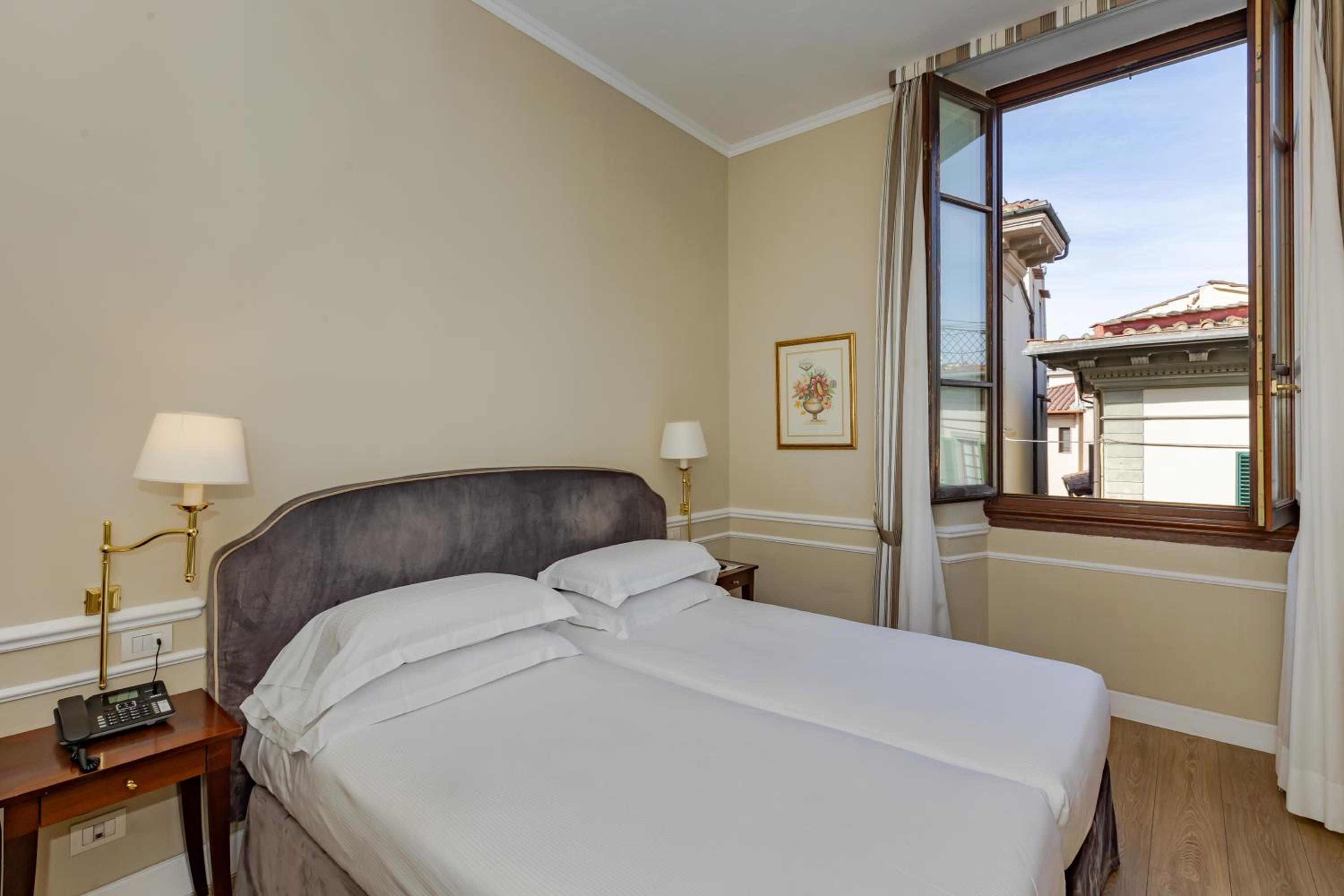 Classic Double or Twin Room with City View