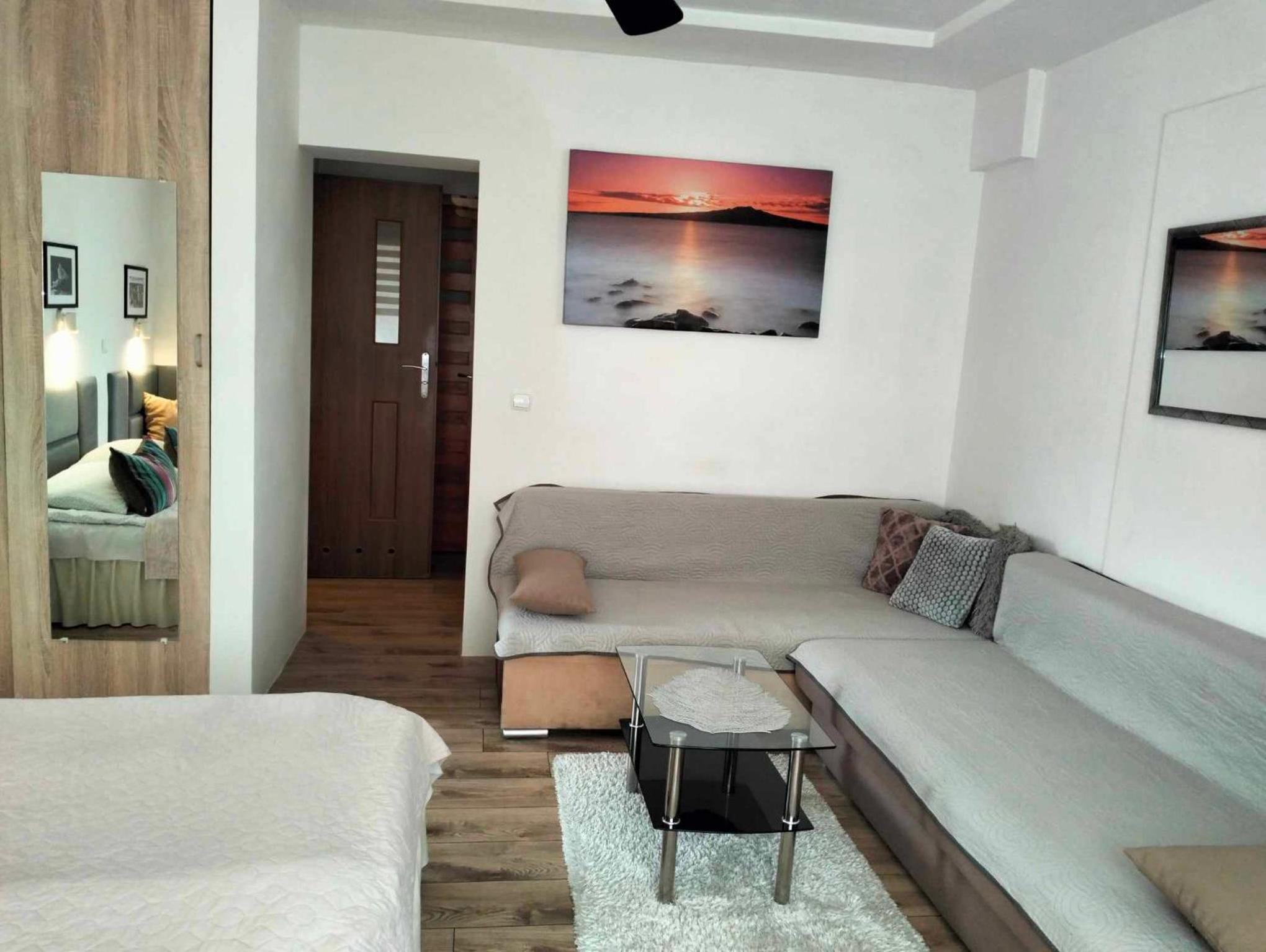 Family Room with Bathroom photo 2