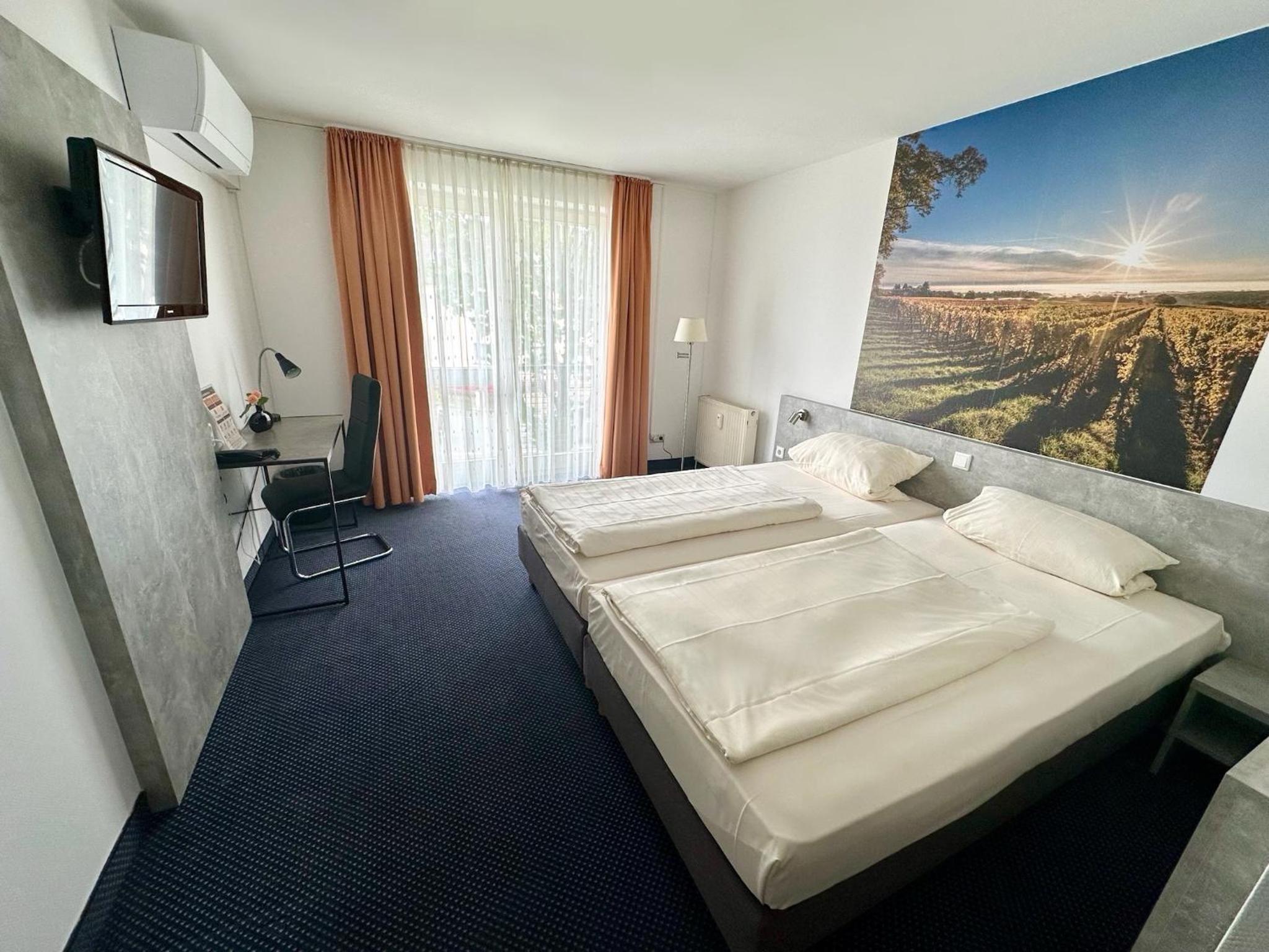 Twin Room - Photo 3