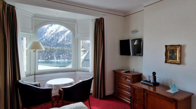 Double or Twin Room with Lake View - Photo 11
