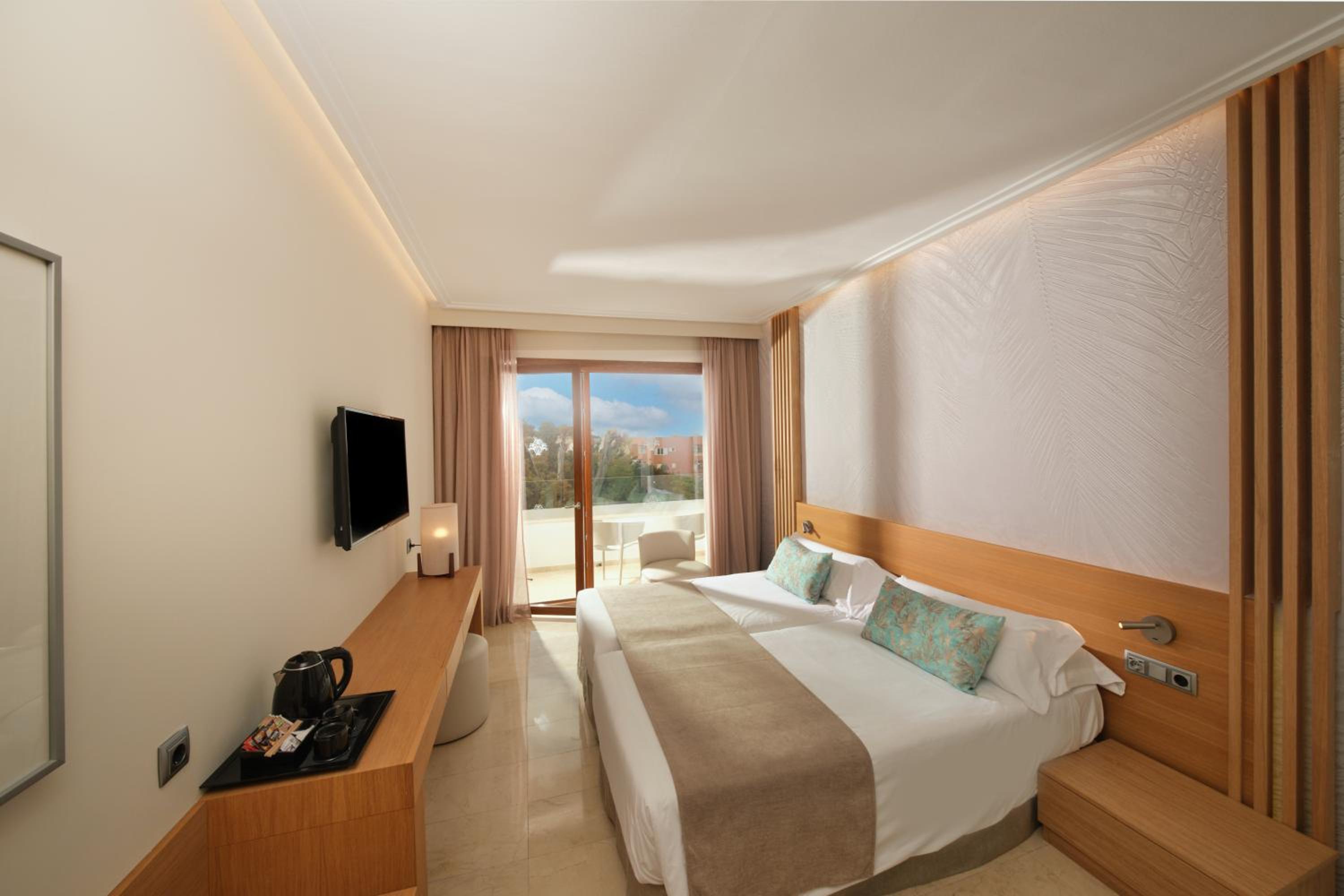Twin Room (1 Adult)
