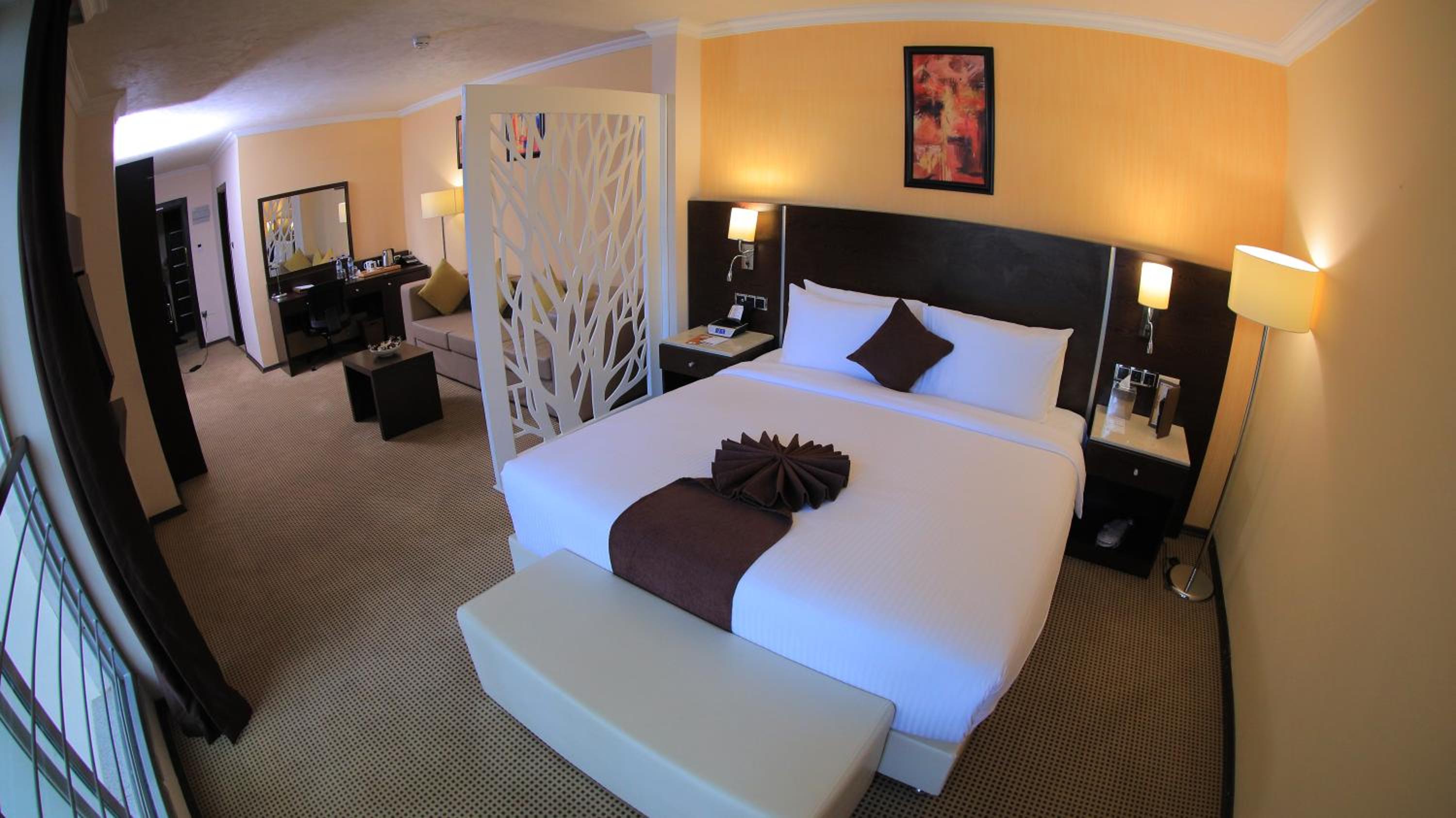 Executive Suite - Photo 6