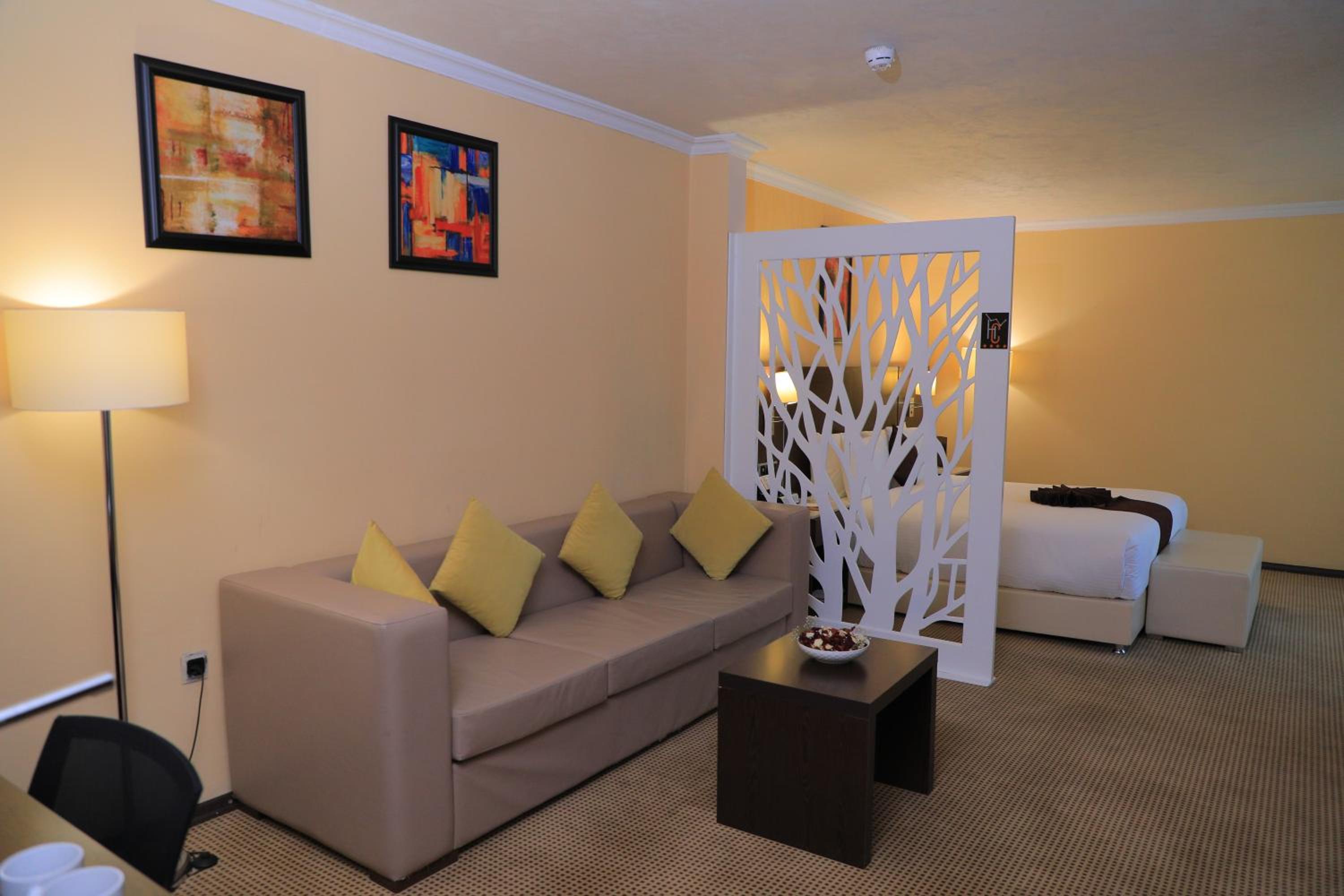Executive Suite - Photo 3