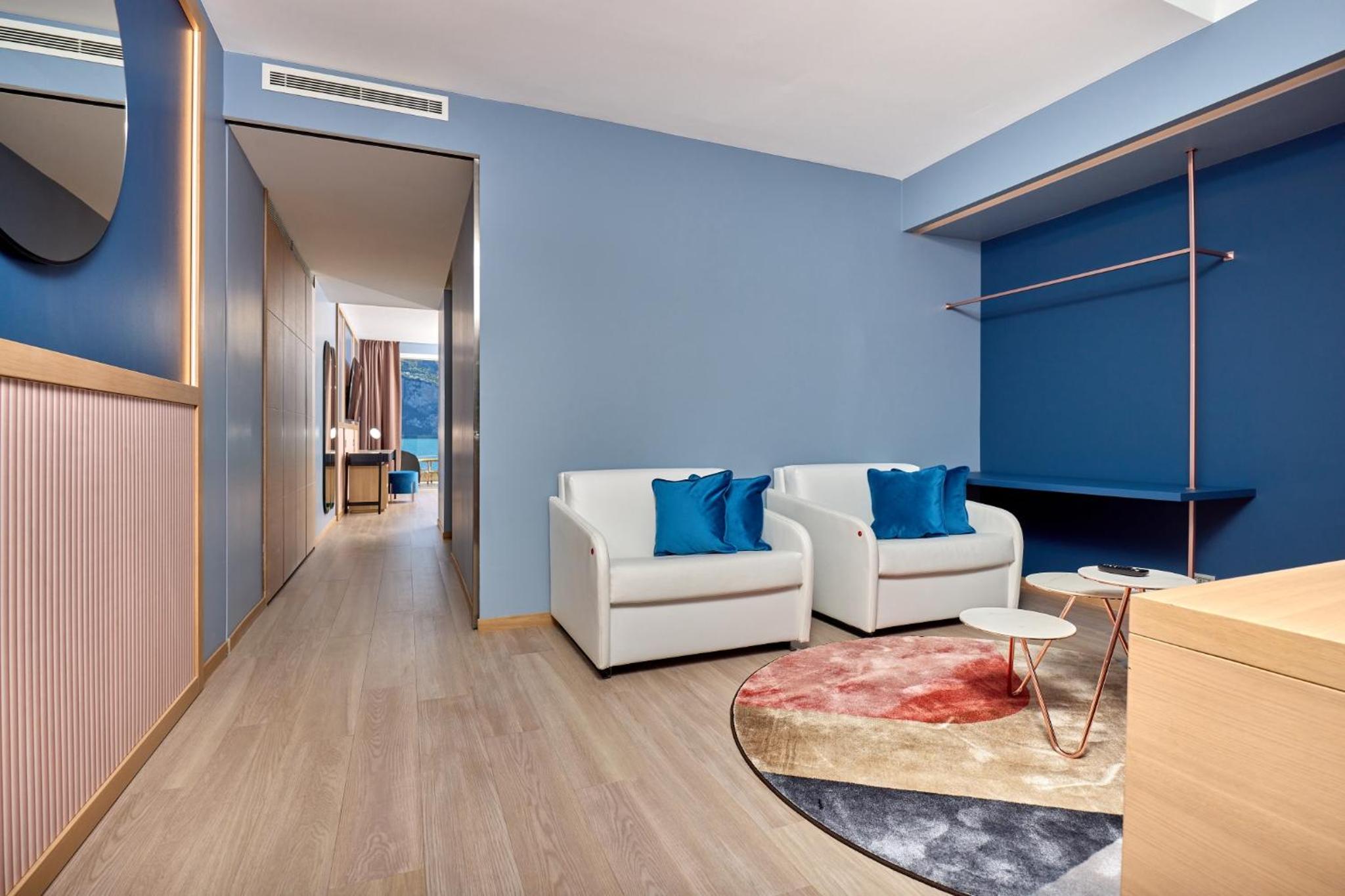 Suite with Lake View