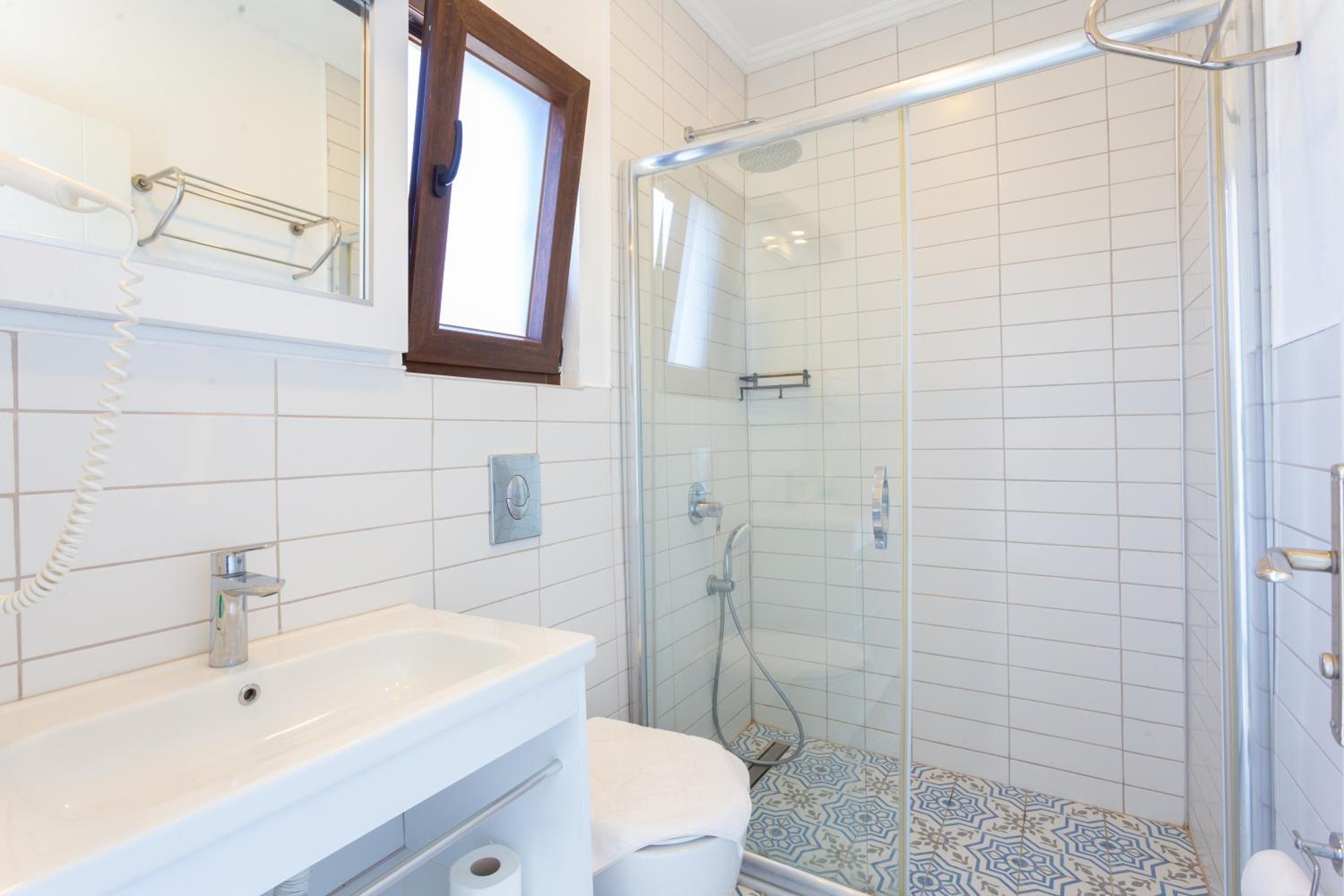 Standard Double Room - Photo 24