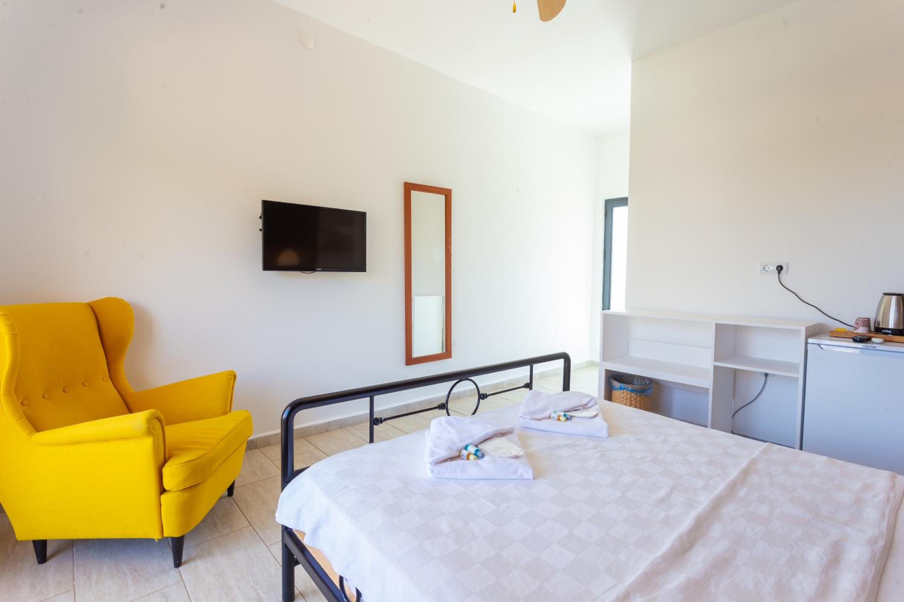 Standard Double Room - Photo 25